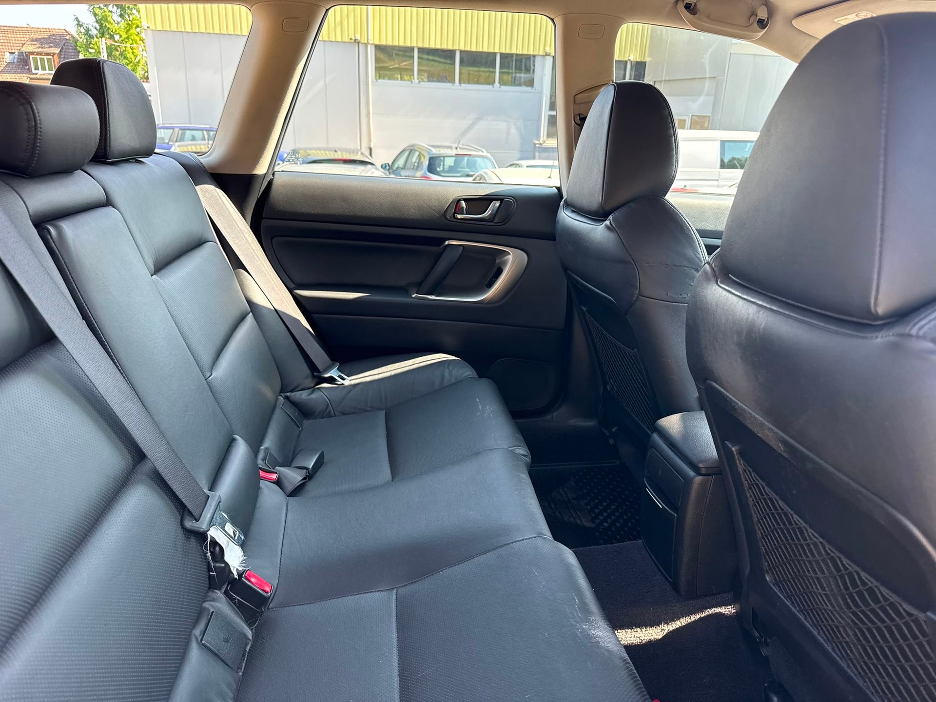 SUBARU Legacy 2.0R AWD Swiss-image-8