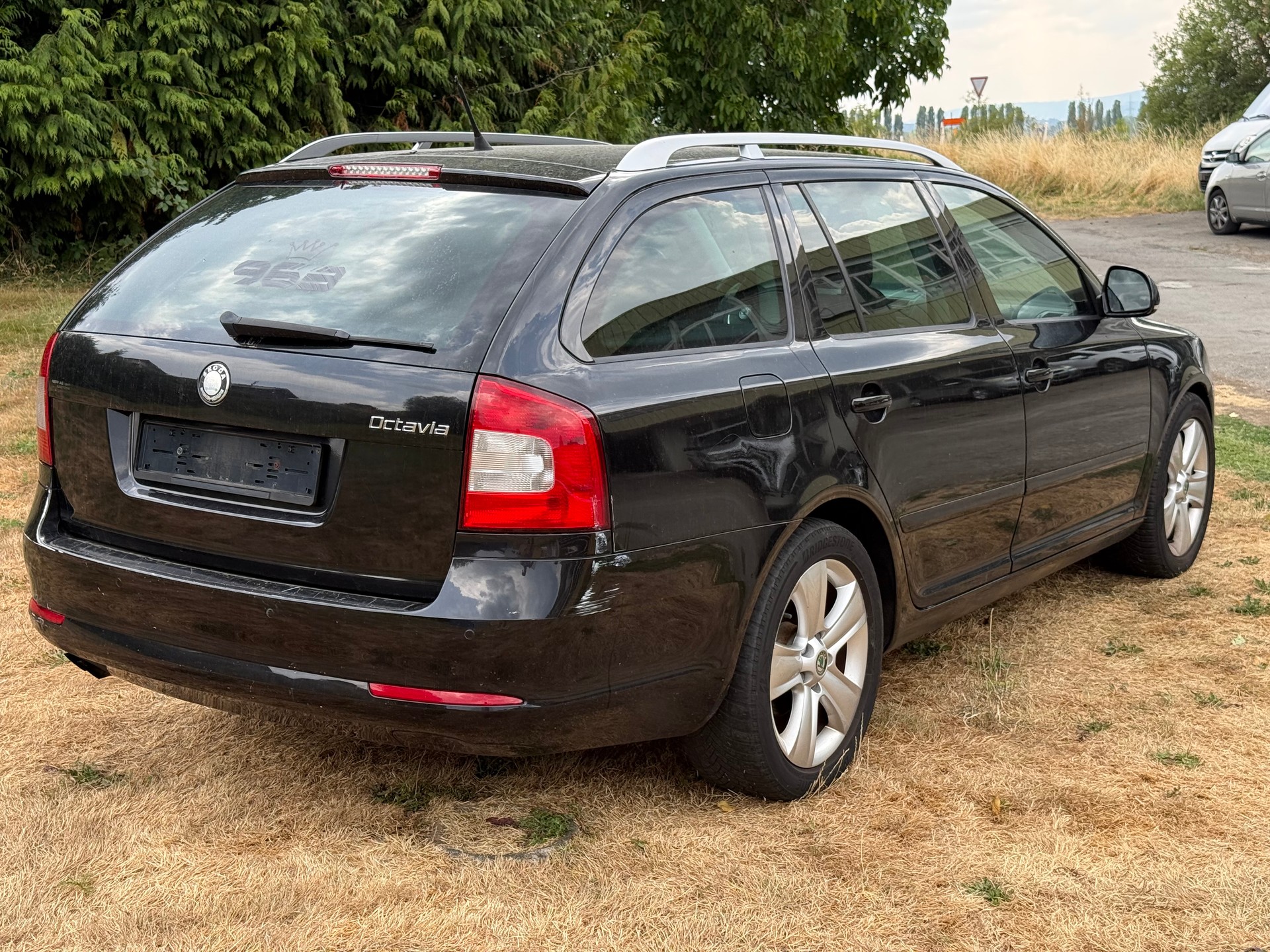 SKODA Octavia Combi 1.8 TSI Laurin & Klement DSG-image-4