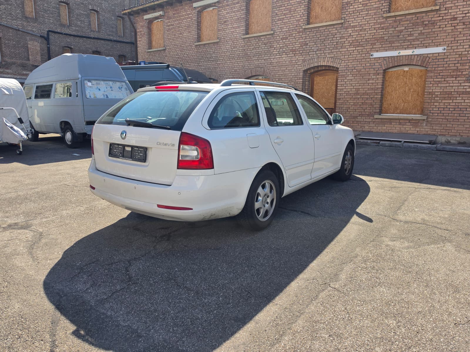 SKODA Octavia Combi 1.6 TDI Ambition DSG-image-5