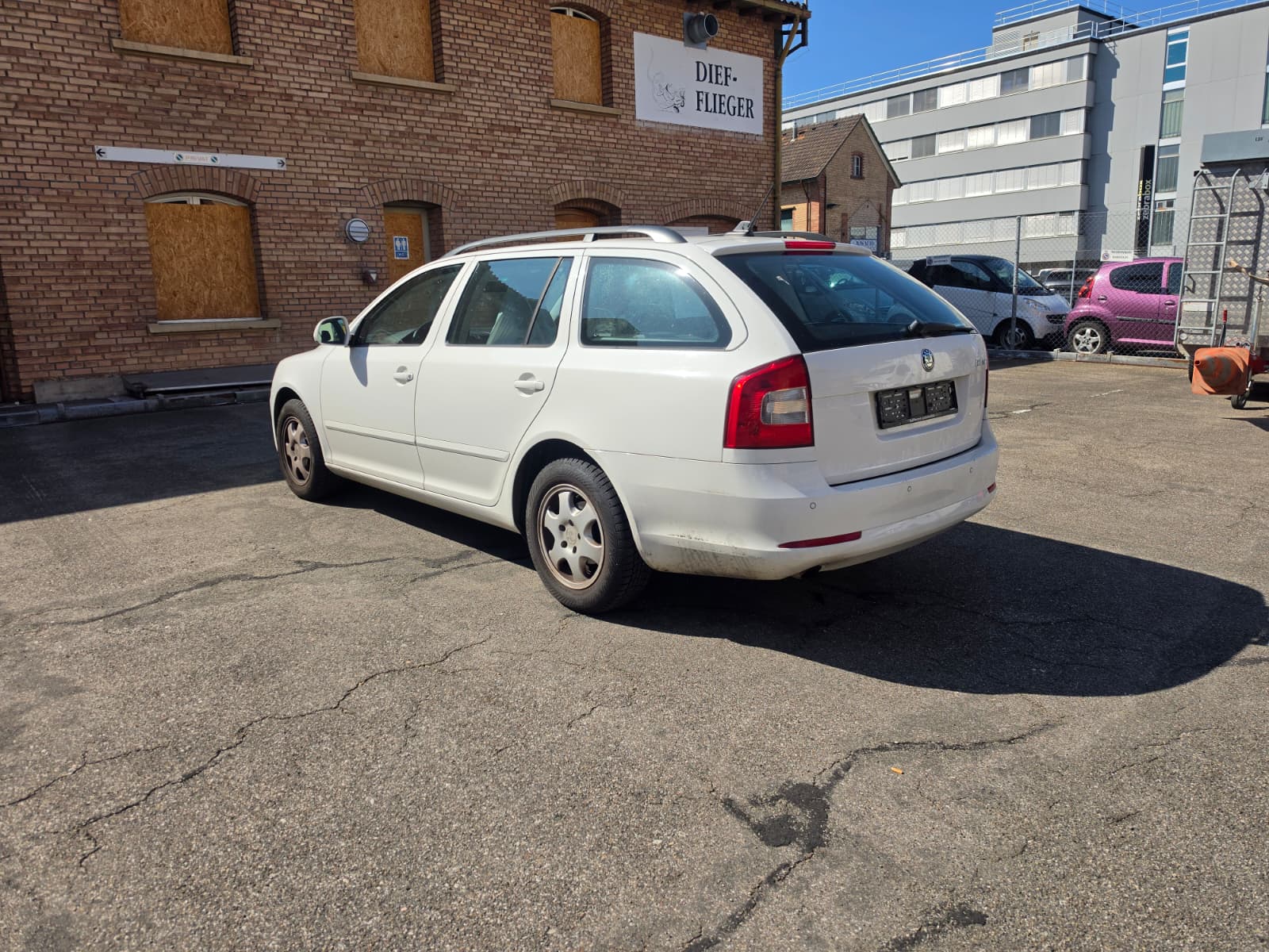 SKODA Octavia Combi 1.6 TDI Ambition DSG-image-3