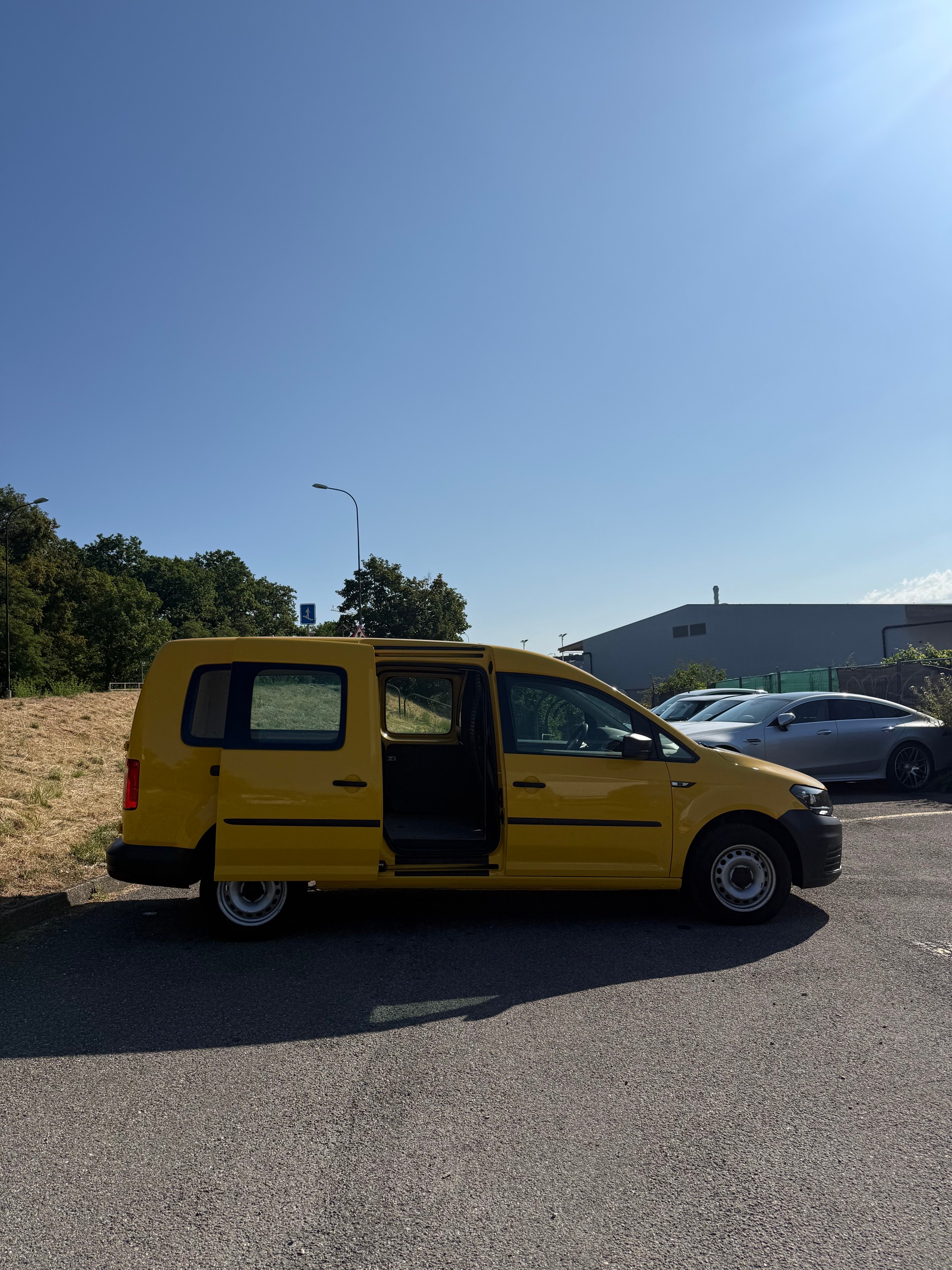 VW Caddy Maxi 2.0TDI 4Motion BlueMotion Technology-image-4