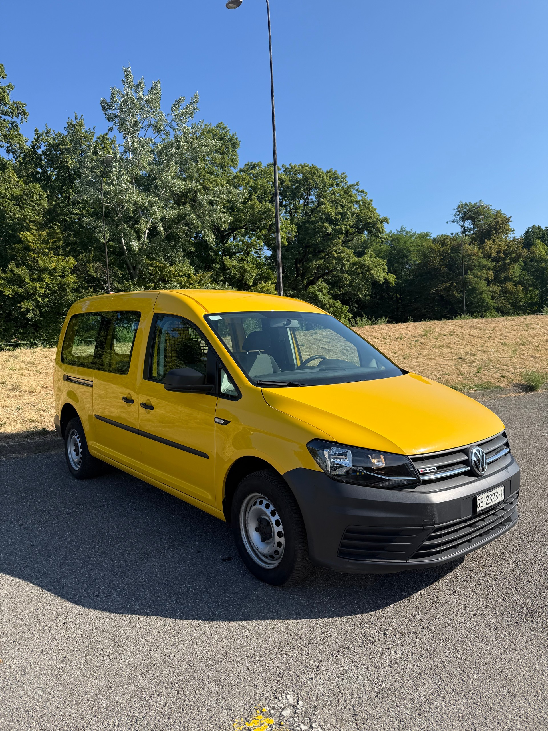 VW Caddy Maxi 2.0TDI 4Motion BlueMotion Technology-image-1