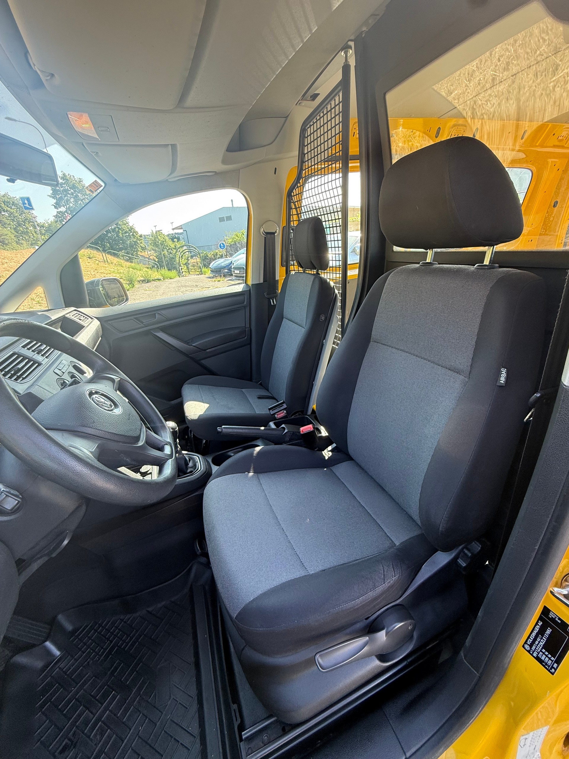 VW Caddy Maxi 2.0TDI 4Motion BlueMotion Technology-image-8