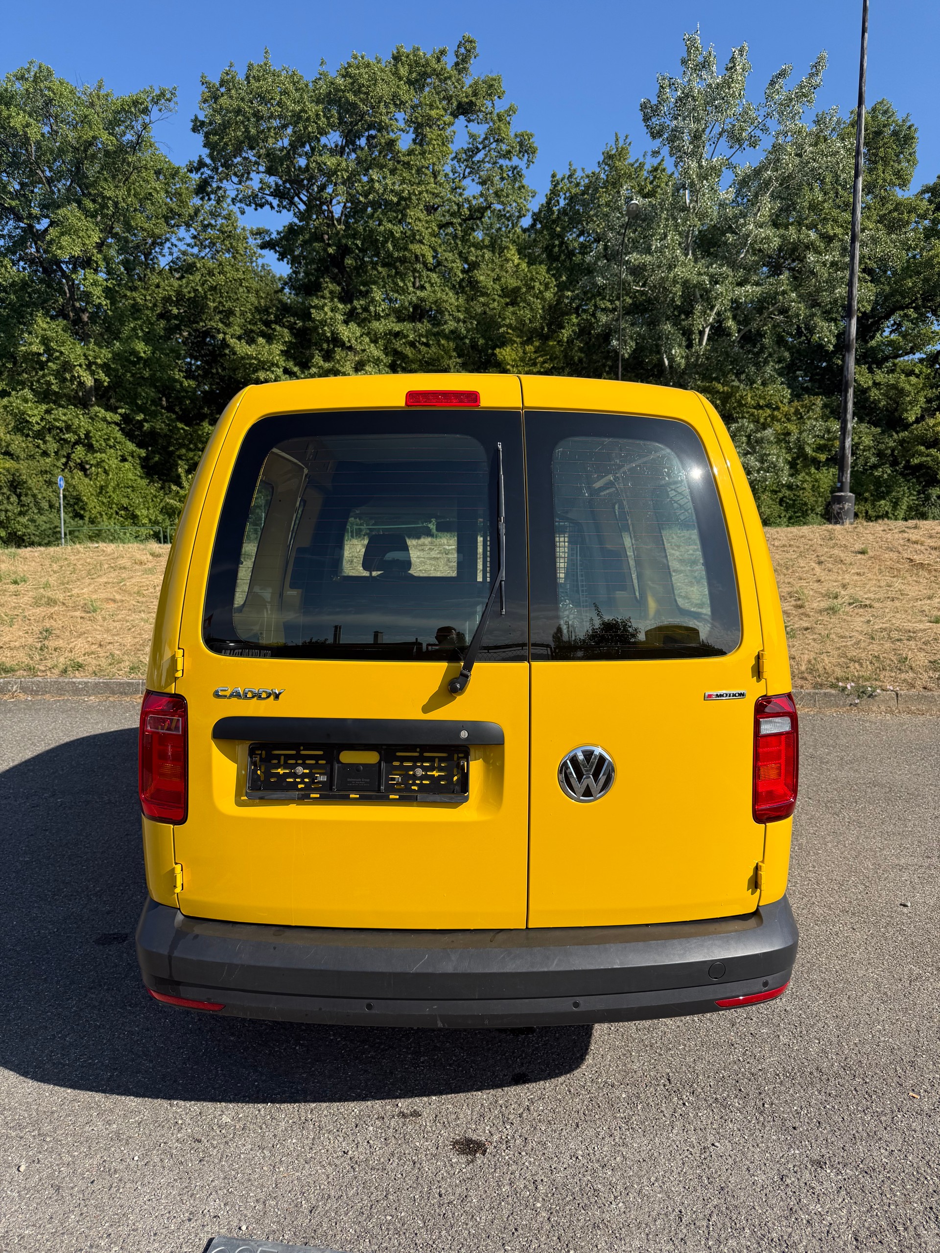 VW Caddy Maxi 2.0TDI 4Motion BlueMotion Technology-image-3