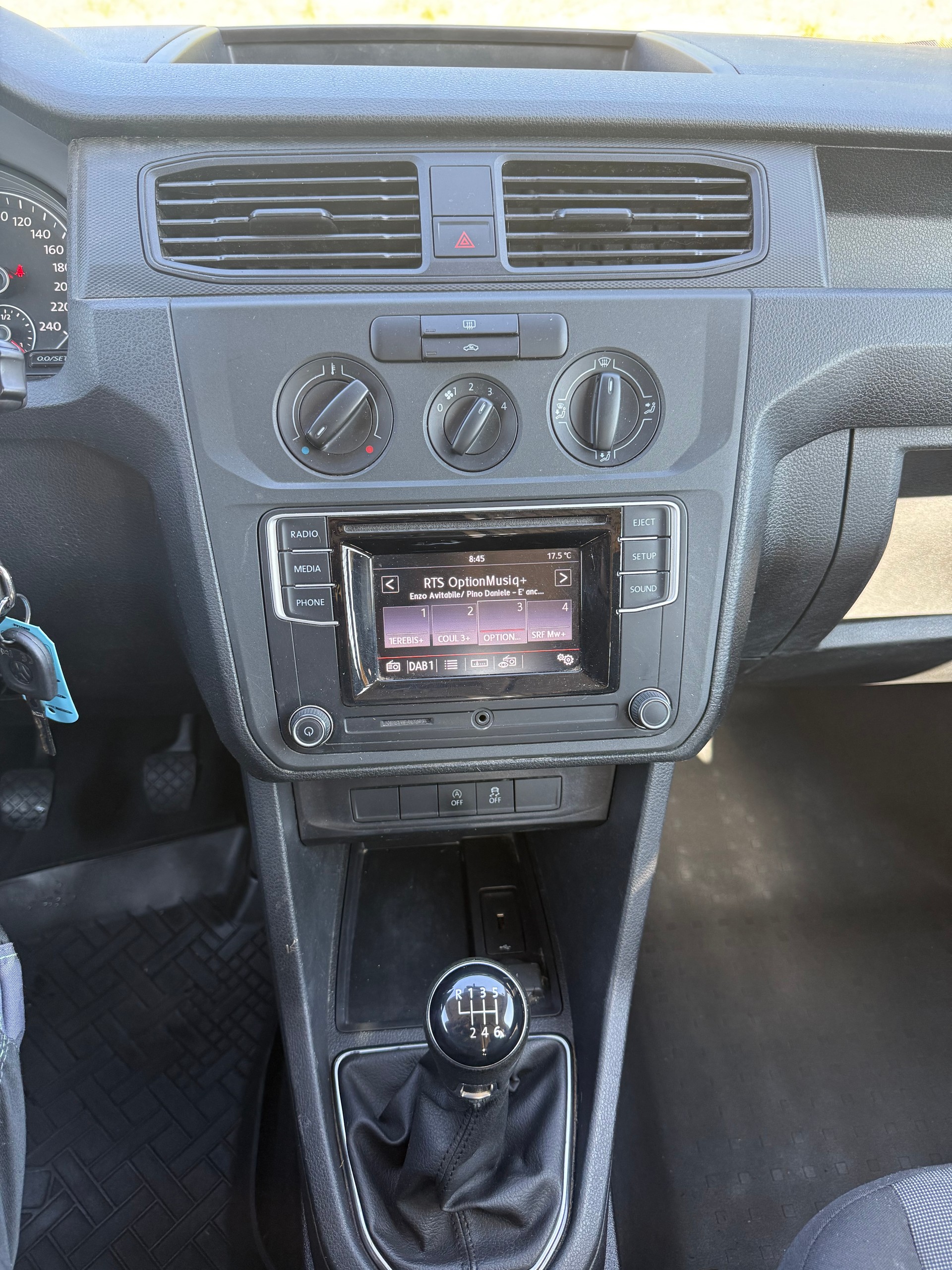 VW Caddy Maxi 2.0TDI 4Motion BlueMotion Technology-image-11