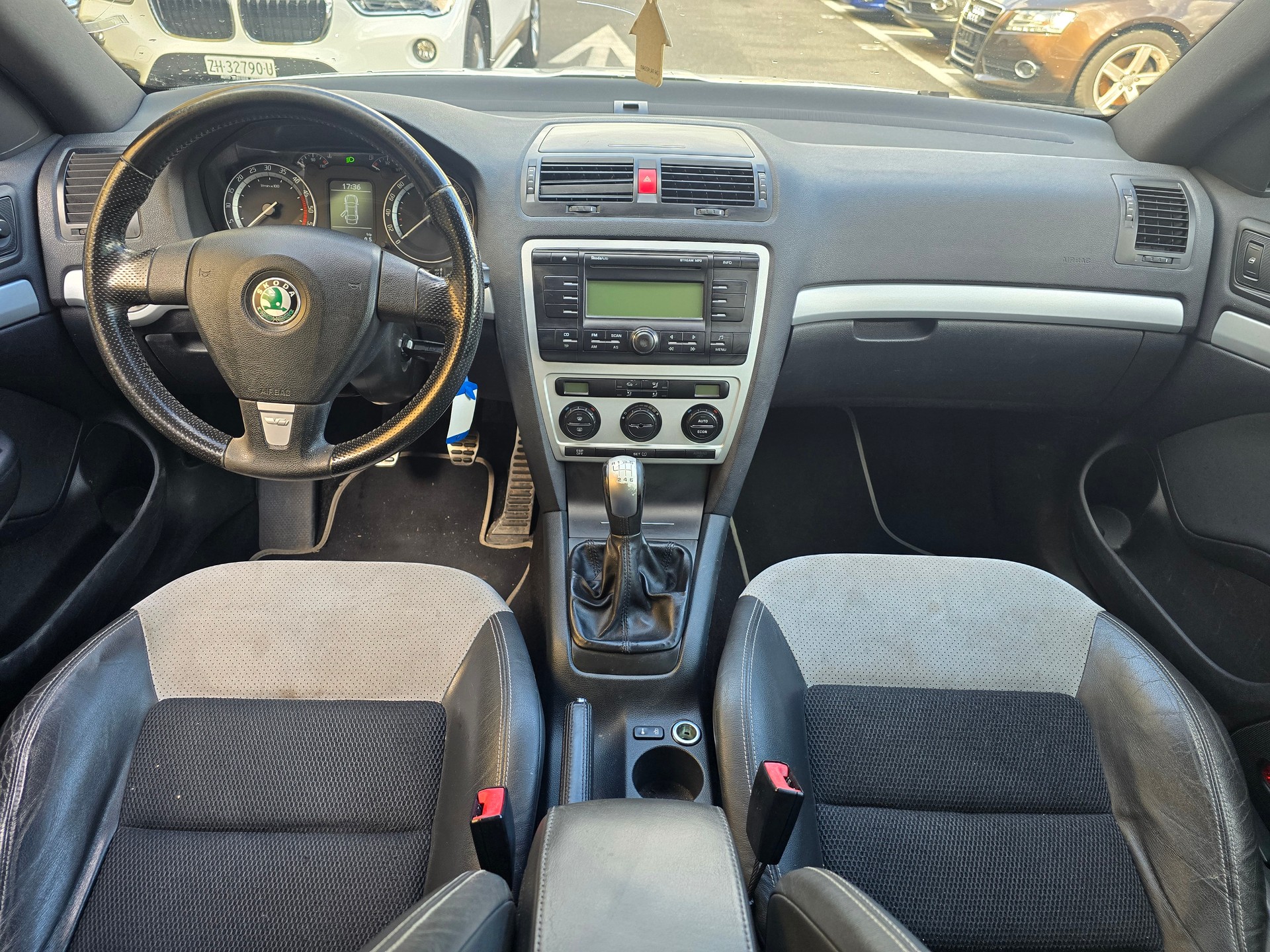 SKODA Octavia 2.0 TDI RS-image-3