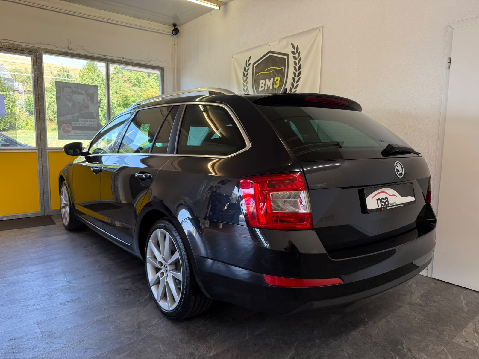 SKODA Octavia Combi 1.8 TSI Ambition 4x4 DSG-image-2