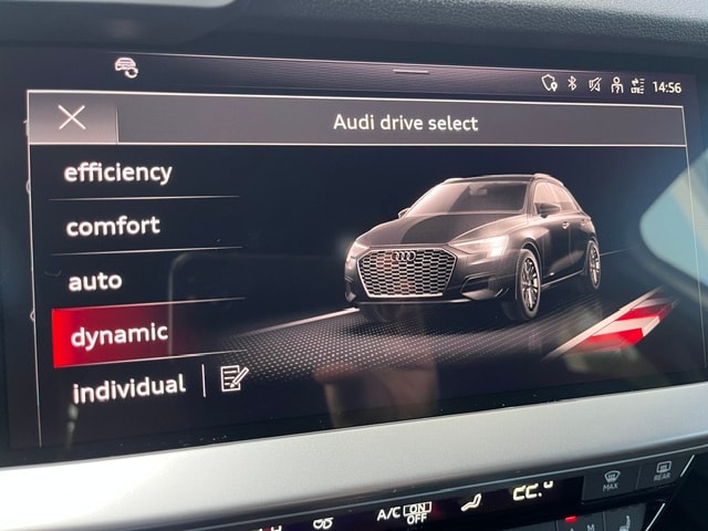 AUDI S3 Sportback 2.0 TFSI quattro S-tronic-image-15