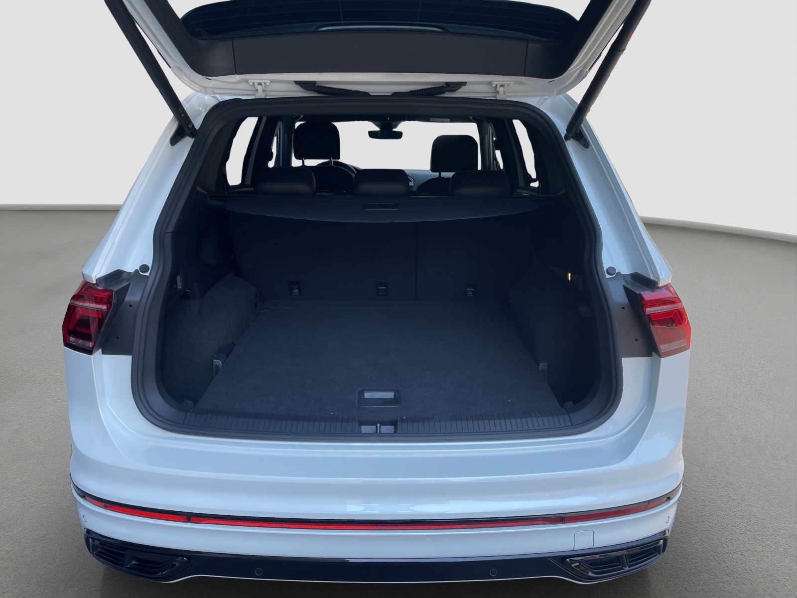 VW Tiguan Allspace 2.0 TDI SCR R-Line 4Motion DSG-image-9