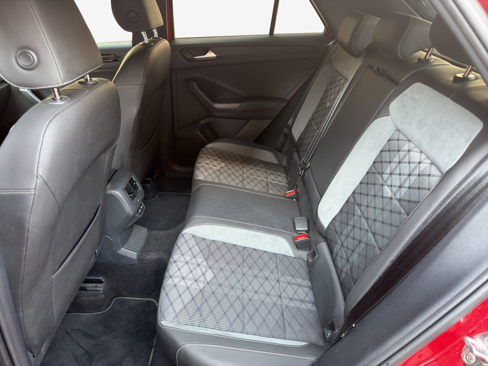 VW T-Roc 1.5 TSI EVO R-Line DSG-image-9