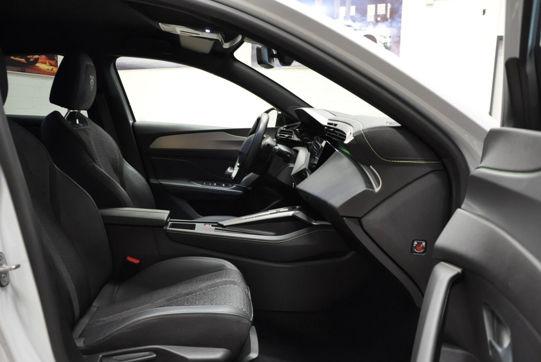 PEUGEOT 308 SW 1.2 HEV 136 GT-image-13