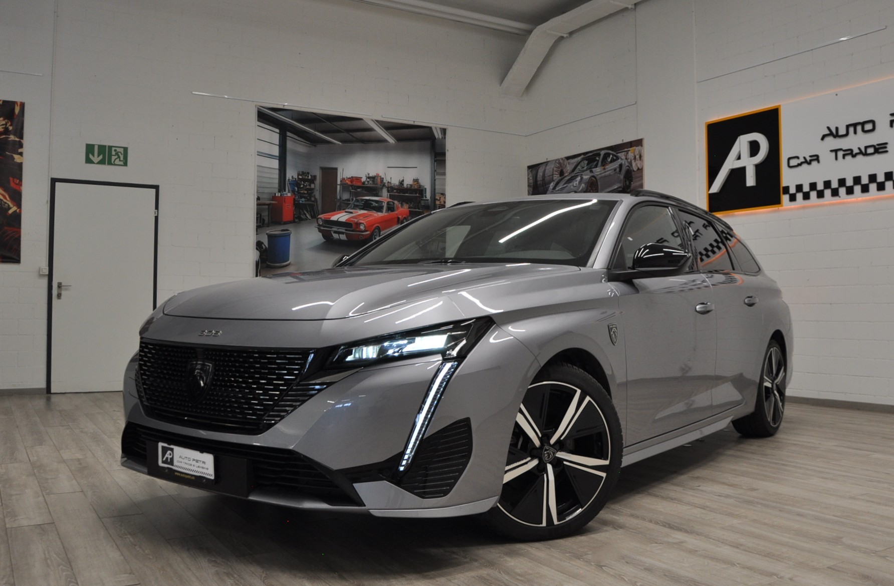 PEUGEOT 308 SW 1.2 HEV 136 GT-image-2