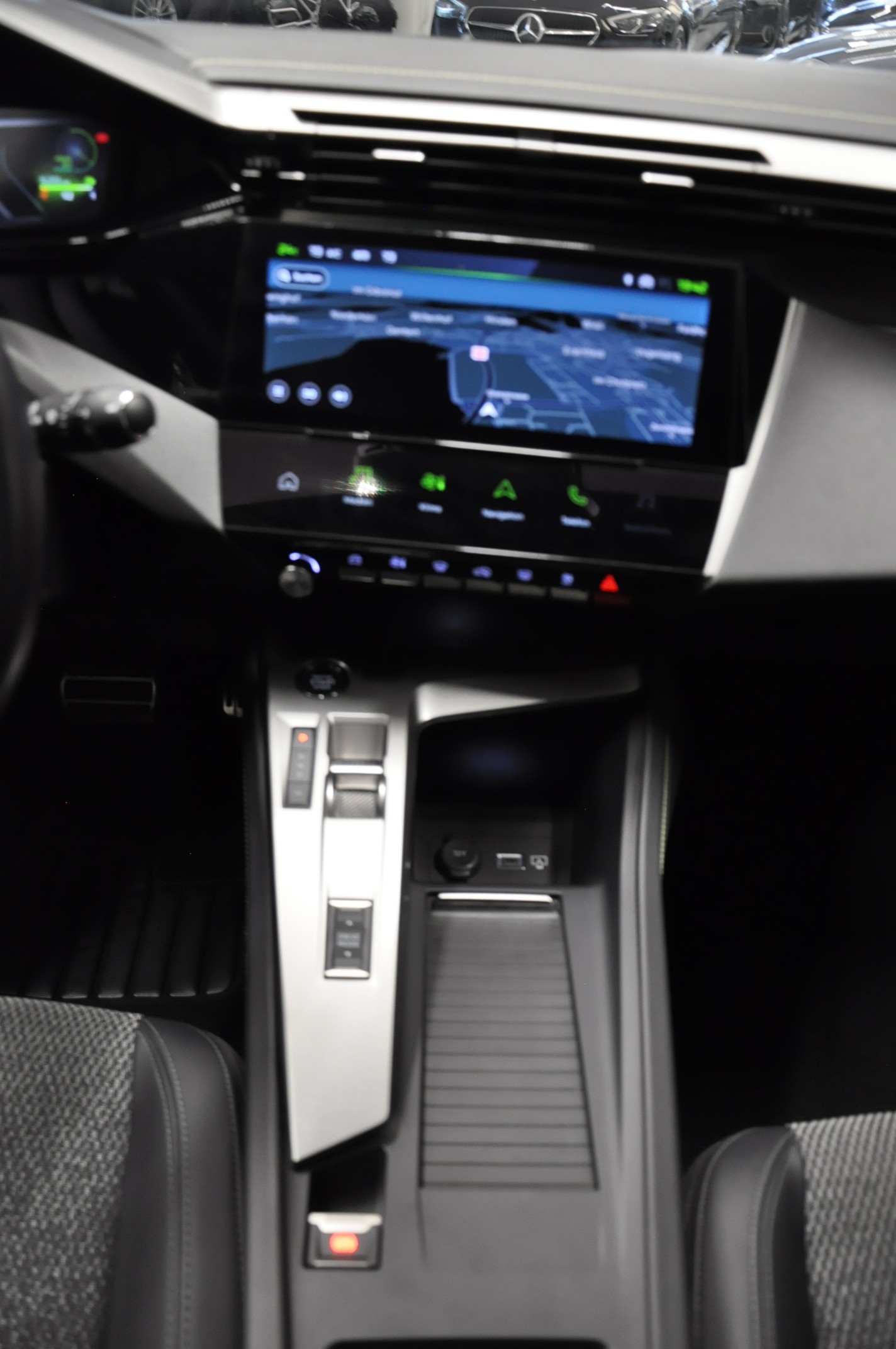 PEUGEOT 308 SW 1.2 HEV 136 GT-image-18