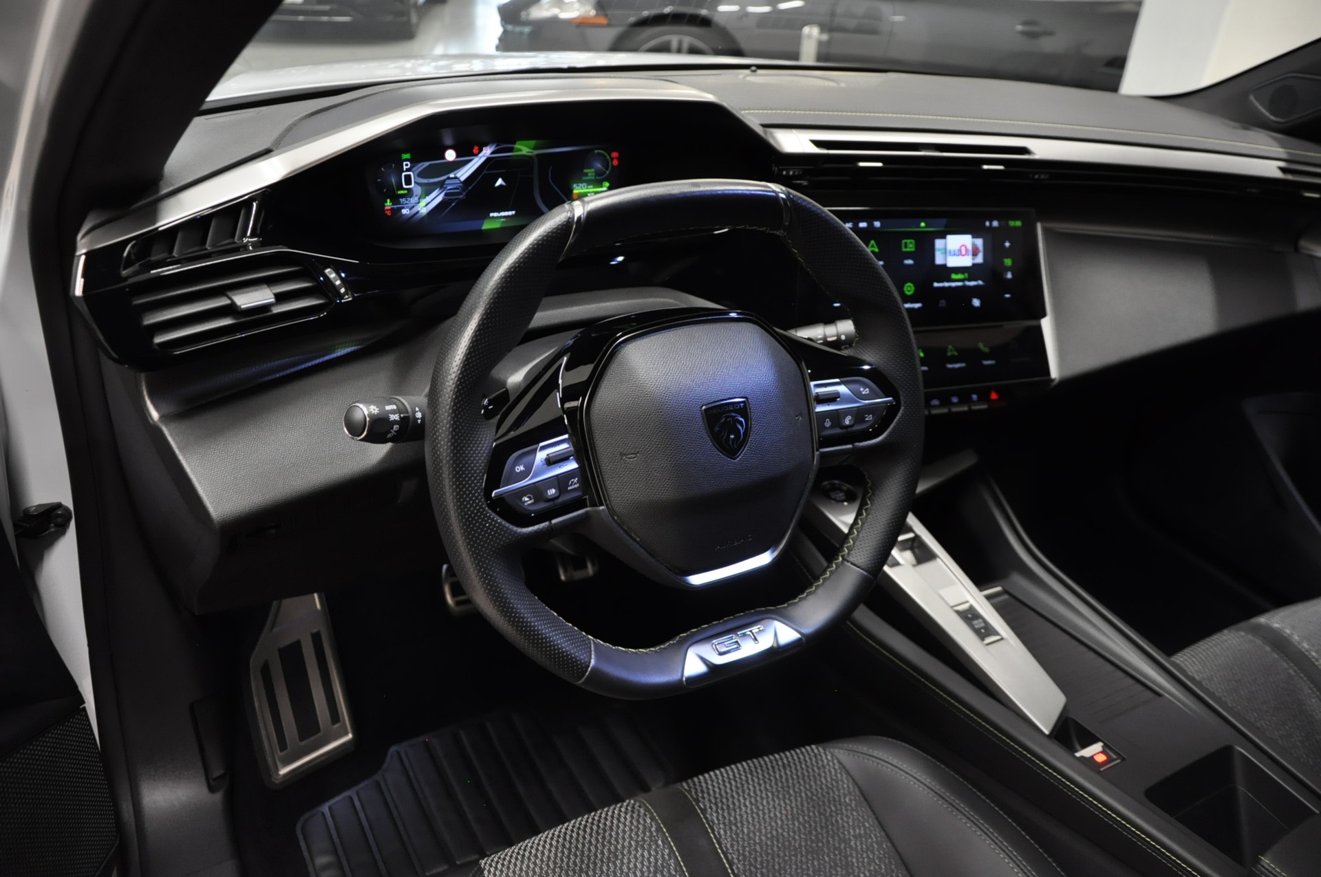 PEUGEOT 308 SW 1.2 HEV 136 GT-image-10