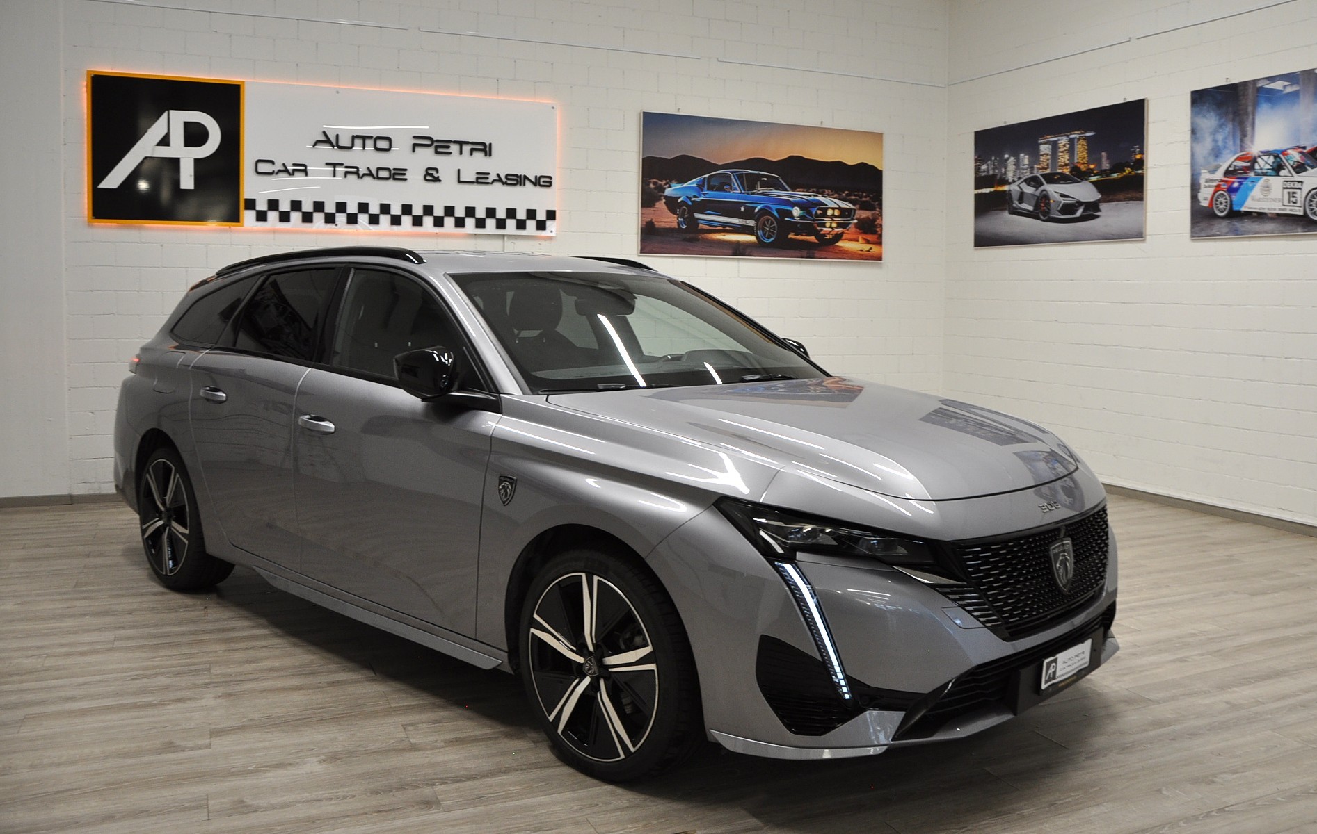 PEUGEOT 308 SW 1.2 HEV 136 GT-image-1
