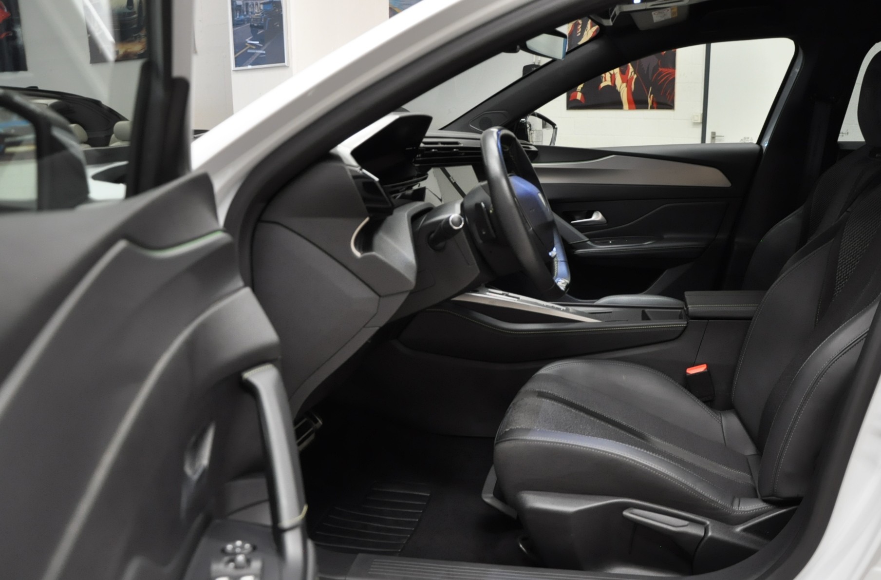 PEUGEOT 308 SW 1.2 HEV 136 GT-image-12
