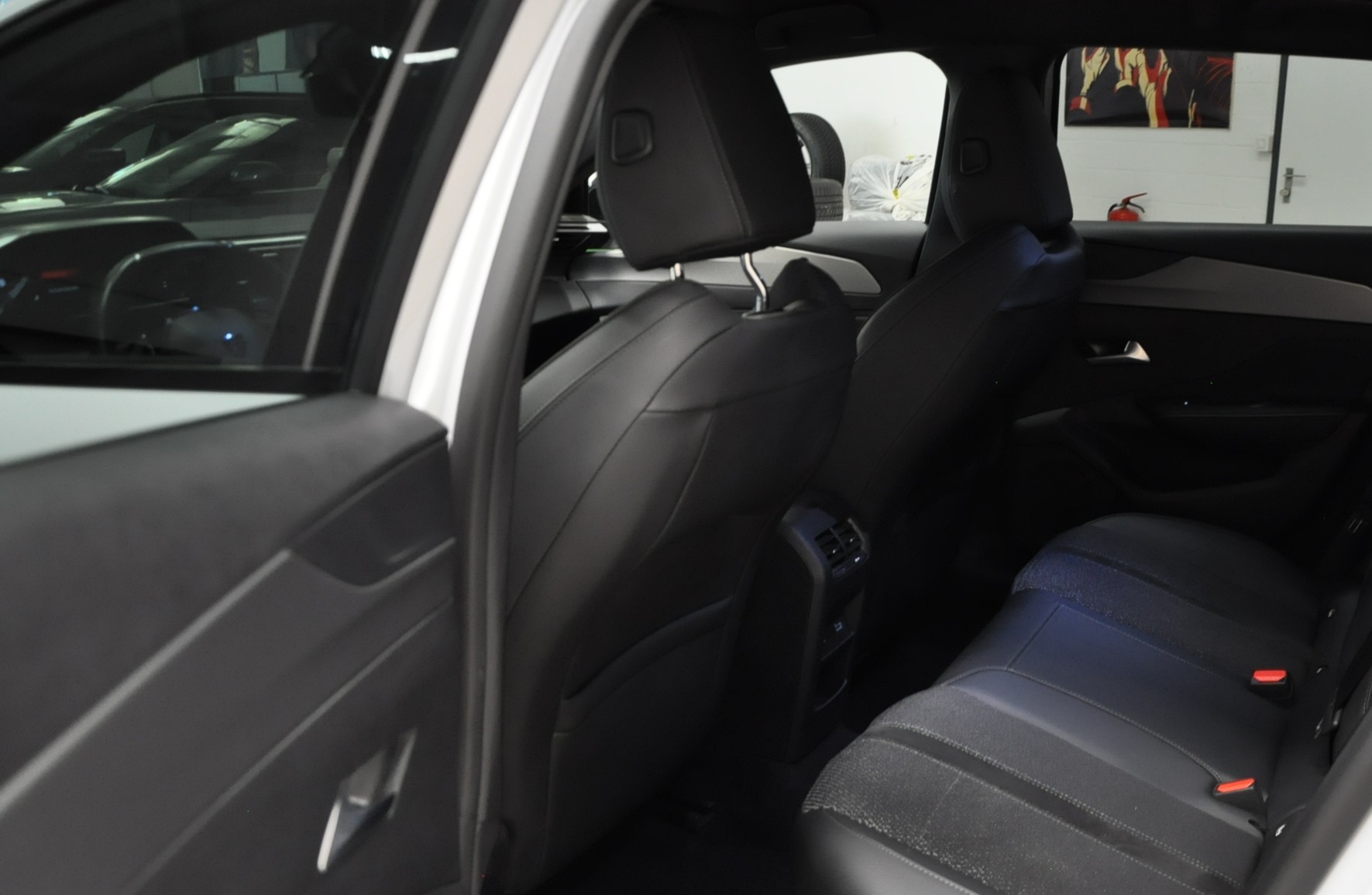 PEUGEOT 308 SW 1.2 HEV 136 GT-image-15