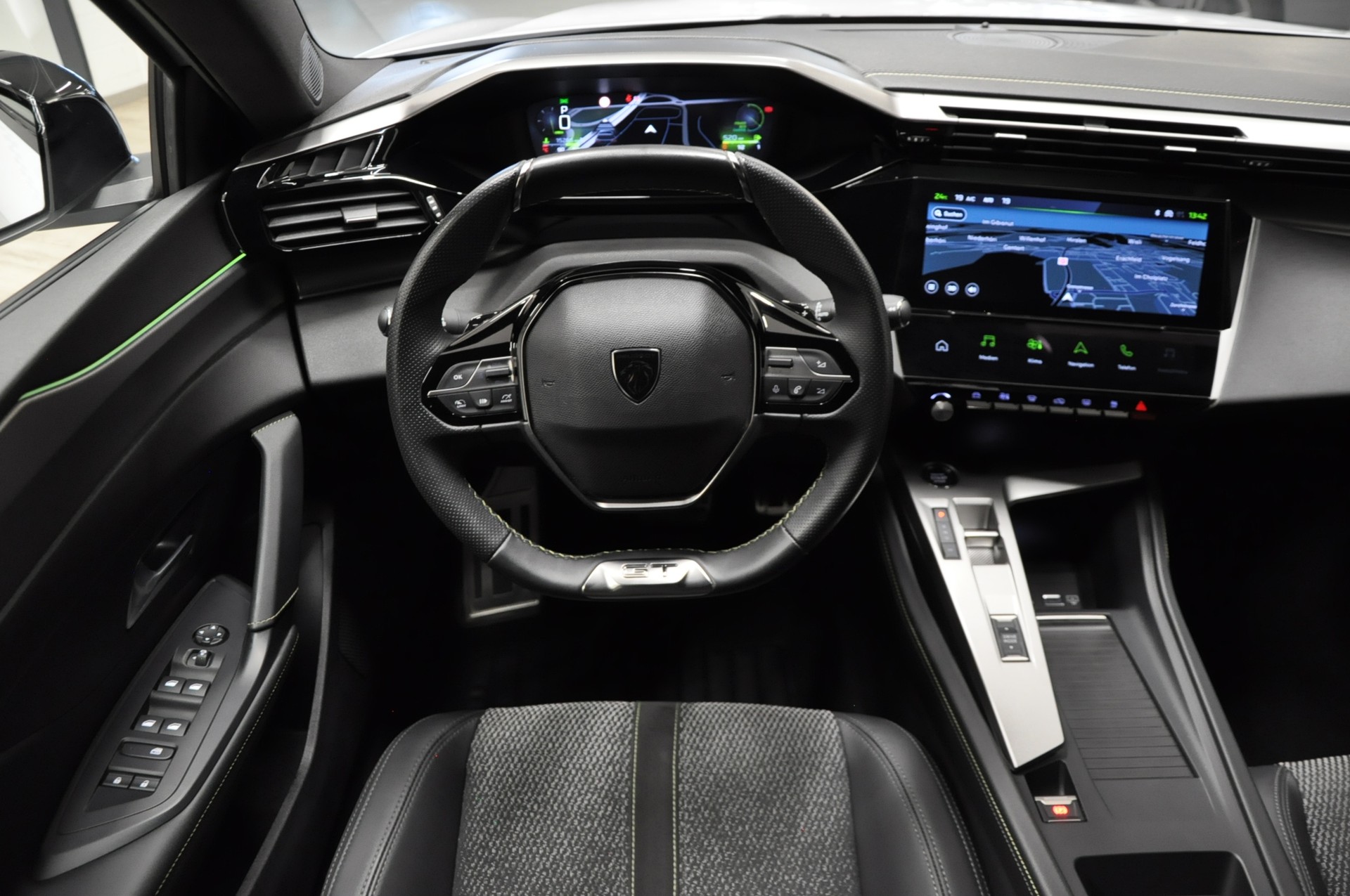 PEUGEOT 308 SW 1.2 HEV 136 GT-image-17