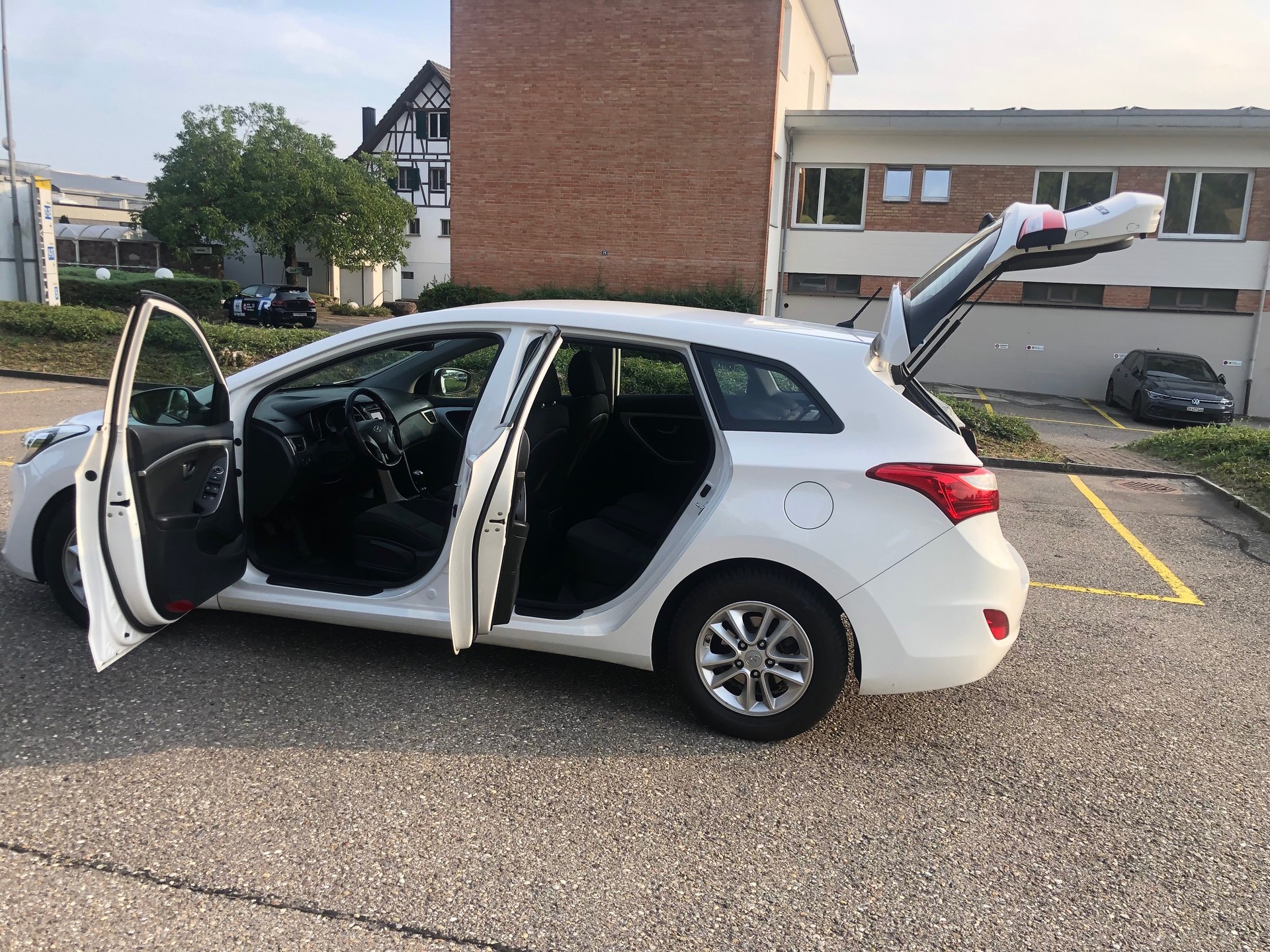 HYUNDAI i30 Wagon 1.6 GDI Style-image-4