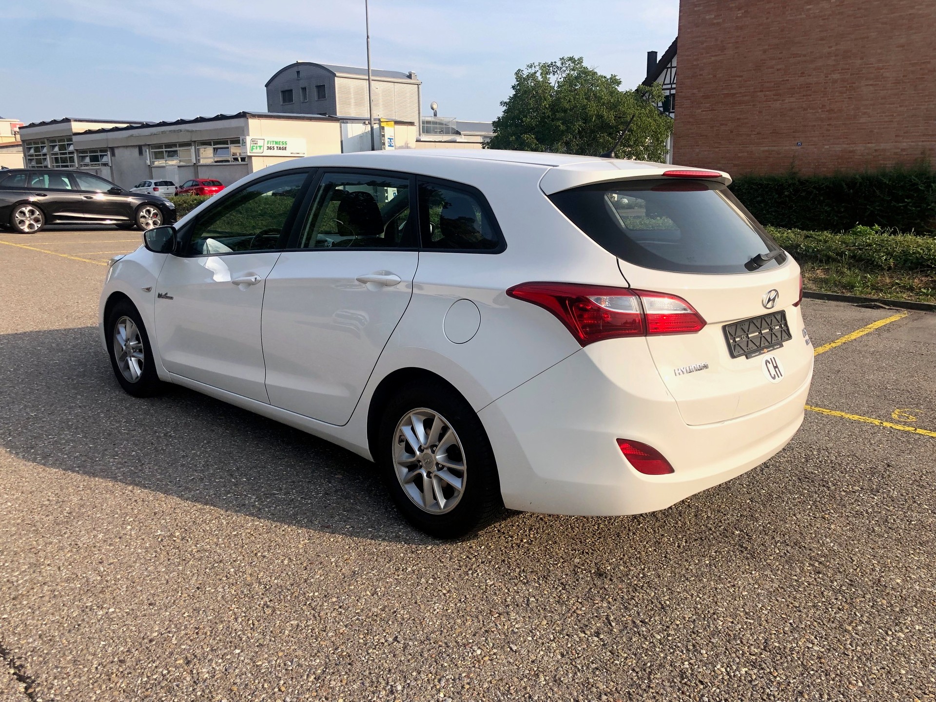 HYUNDAI i30 Wagon 1.6 GDI Style-image-2