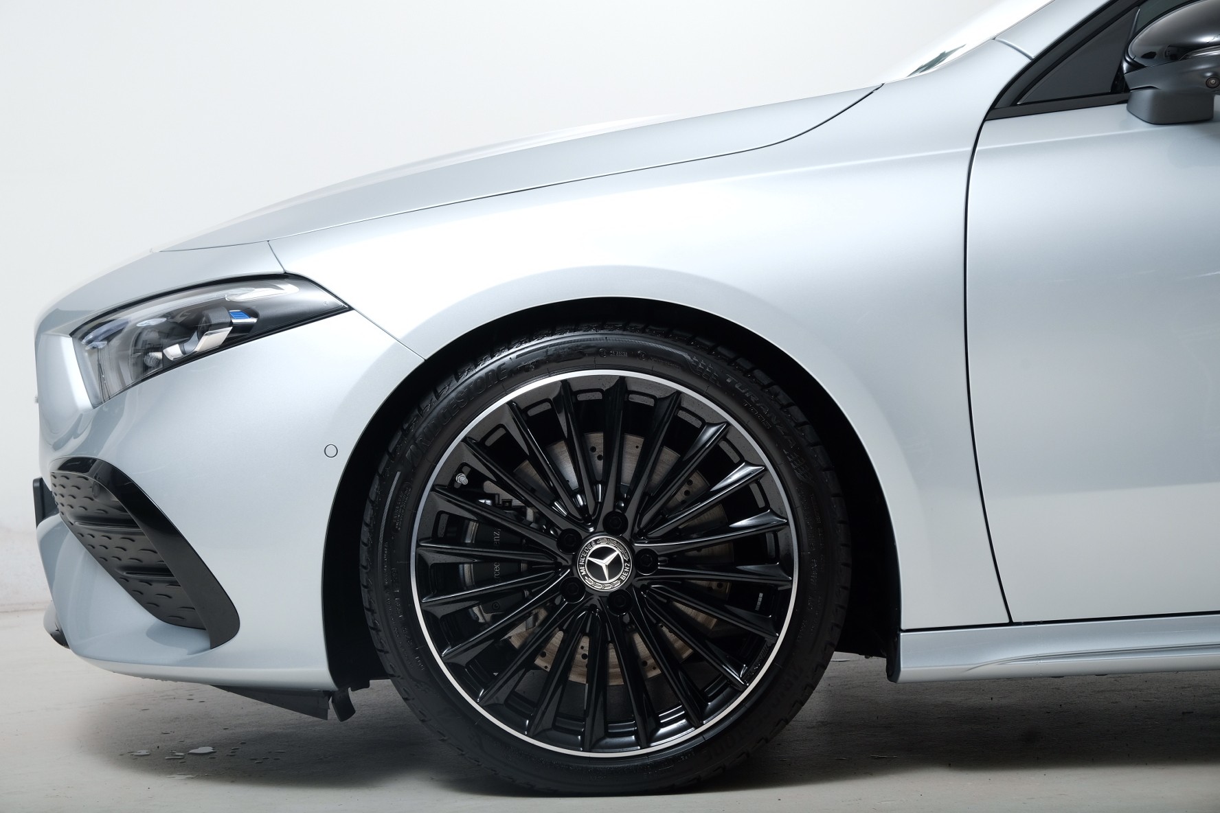 MERCEDES-BENZ A 250 4Matic 8G-DCT-image-2