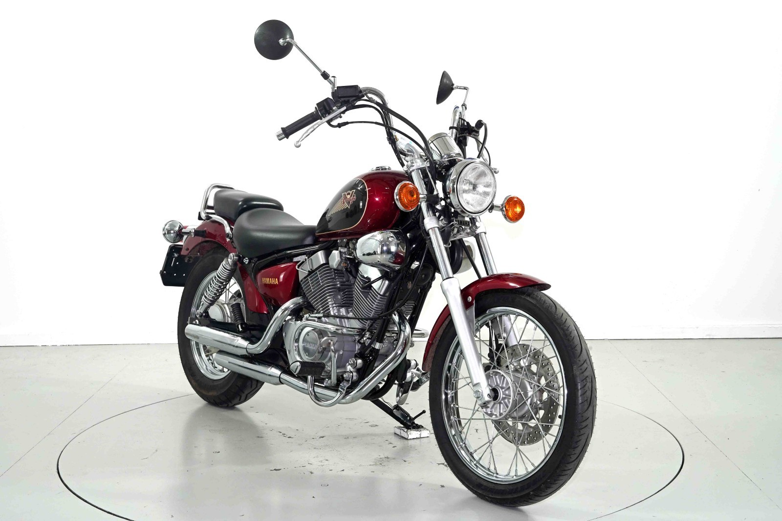 YAMAHA XV125-showroom-element-1
