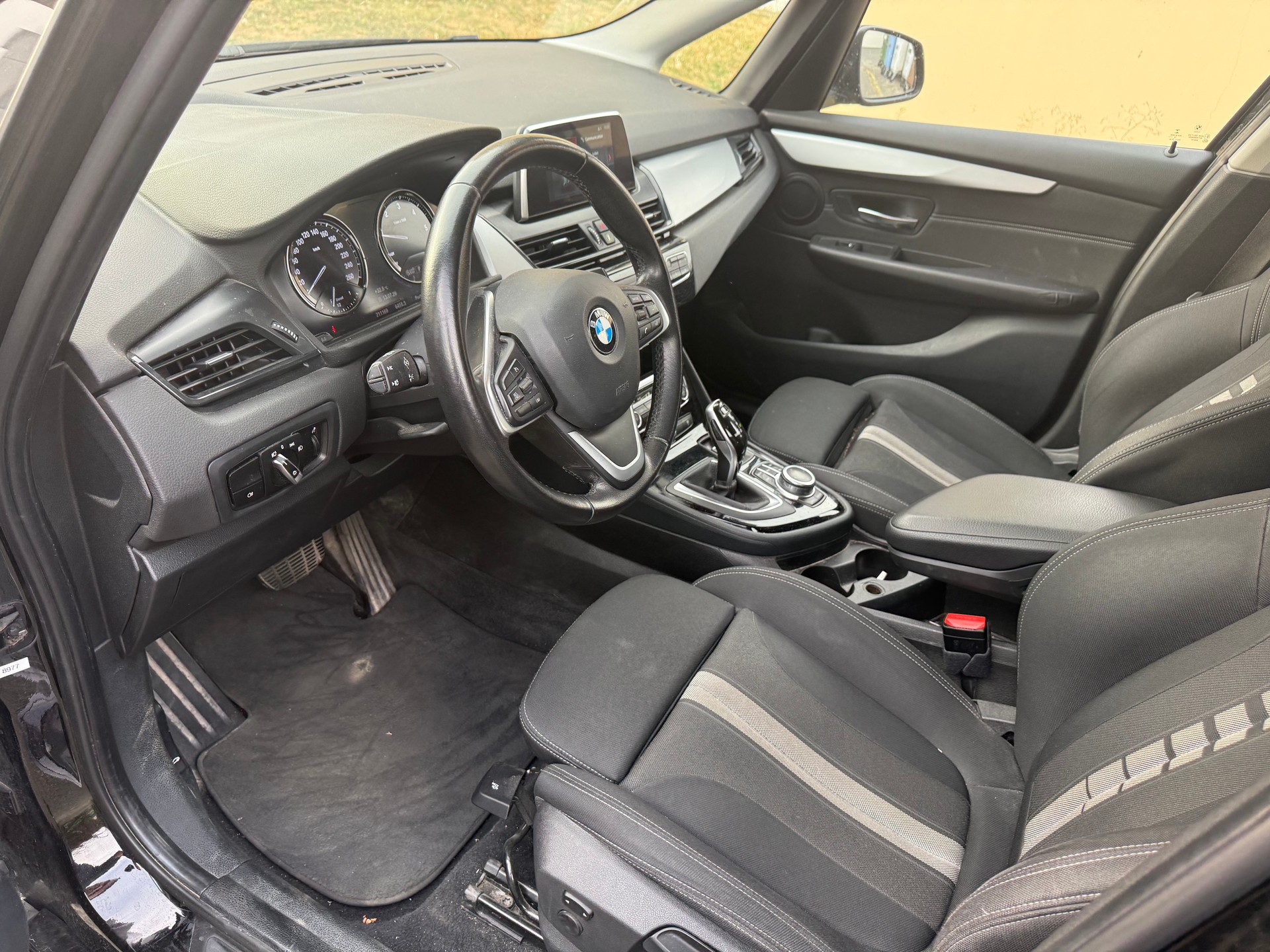 BMW 218d xDrive Active Tourer Steptronic-image-10