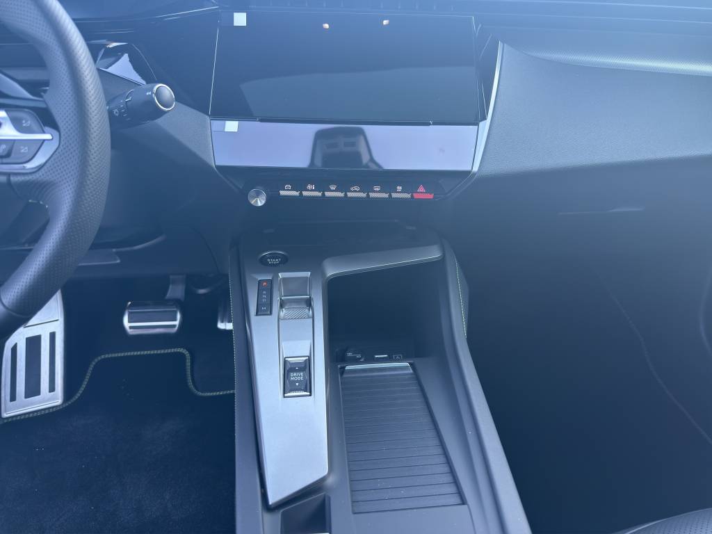 PEUGEOT 408 1.2 HEV 145 GT Exclusive-image-6