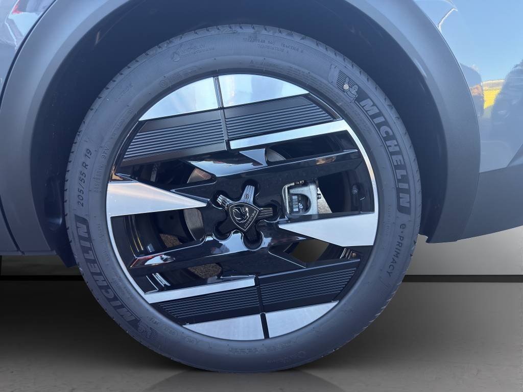PEUGEOT 408 1.2 HEV 145 GT Exclusive-image-15