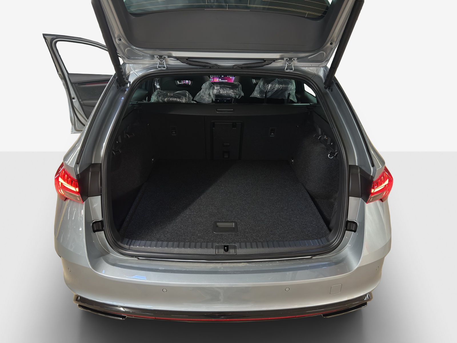 SKODA Octavia Combi 2.0 TSI DSG RS 30 Years Edition-image-12