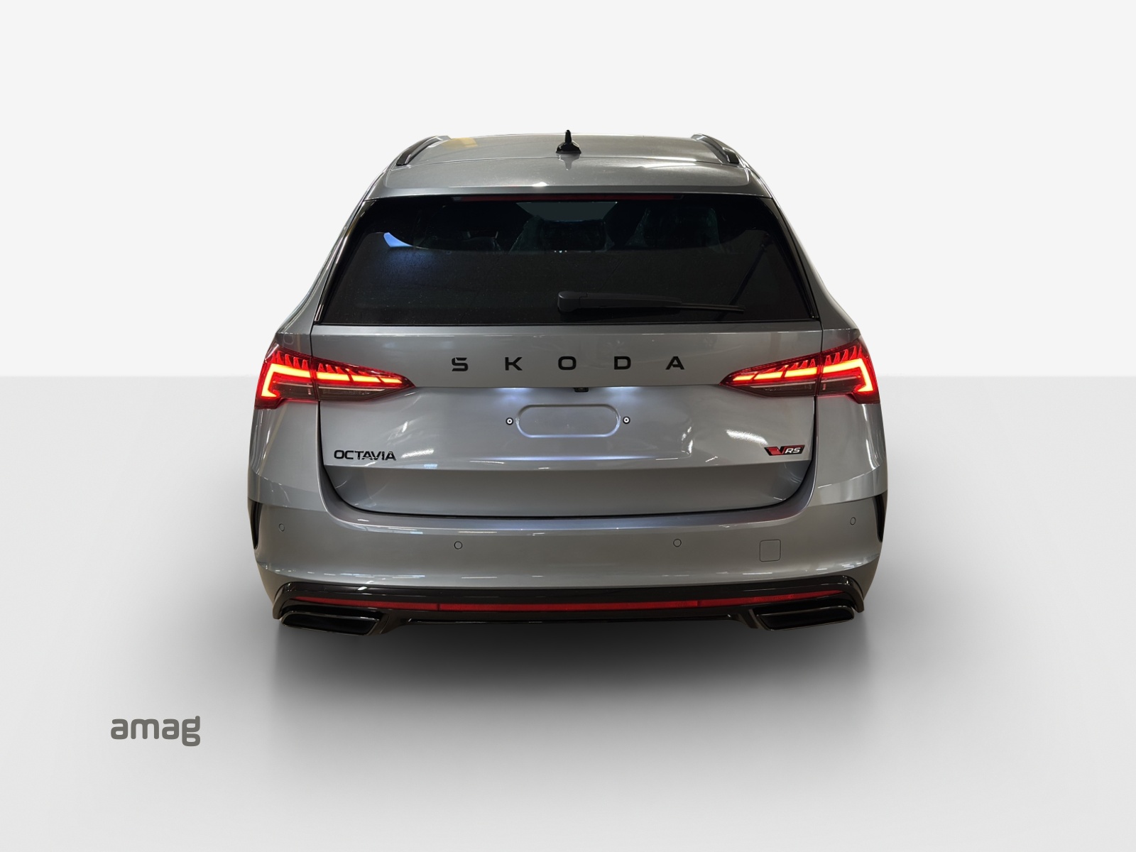 SKODA Octavia Combi 2.0 TSI DSG RS 30 Years Edition-image-3