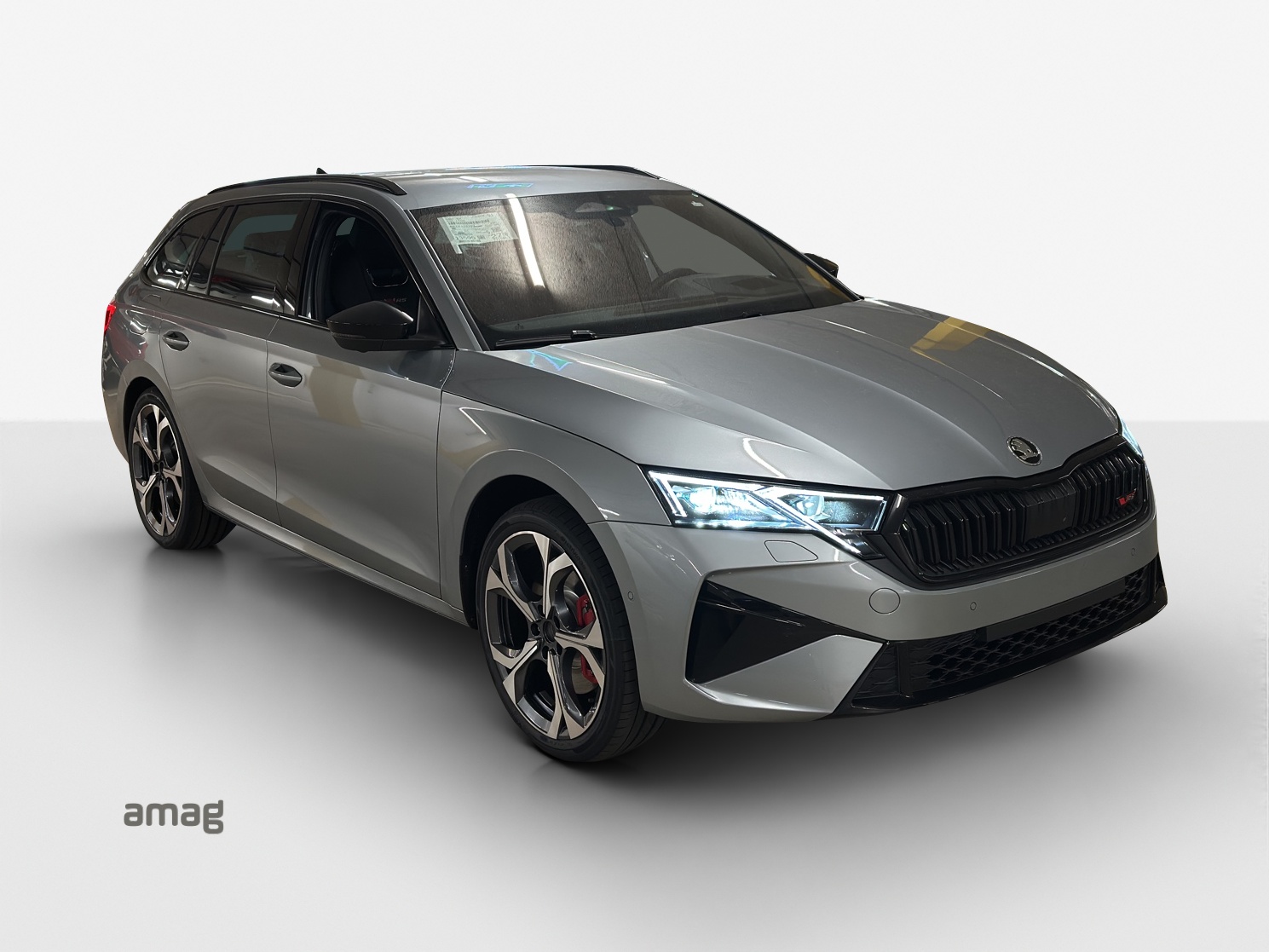 SKODA Octavia Combi 2.0 TSI DSG RS 30 Years Edition-image-5