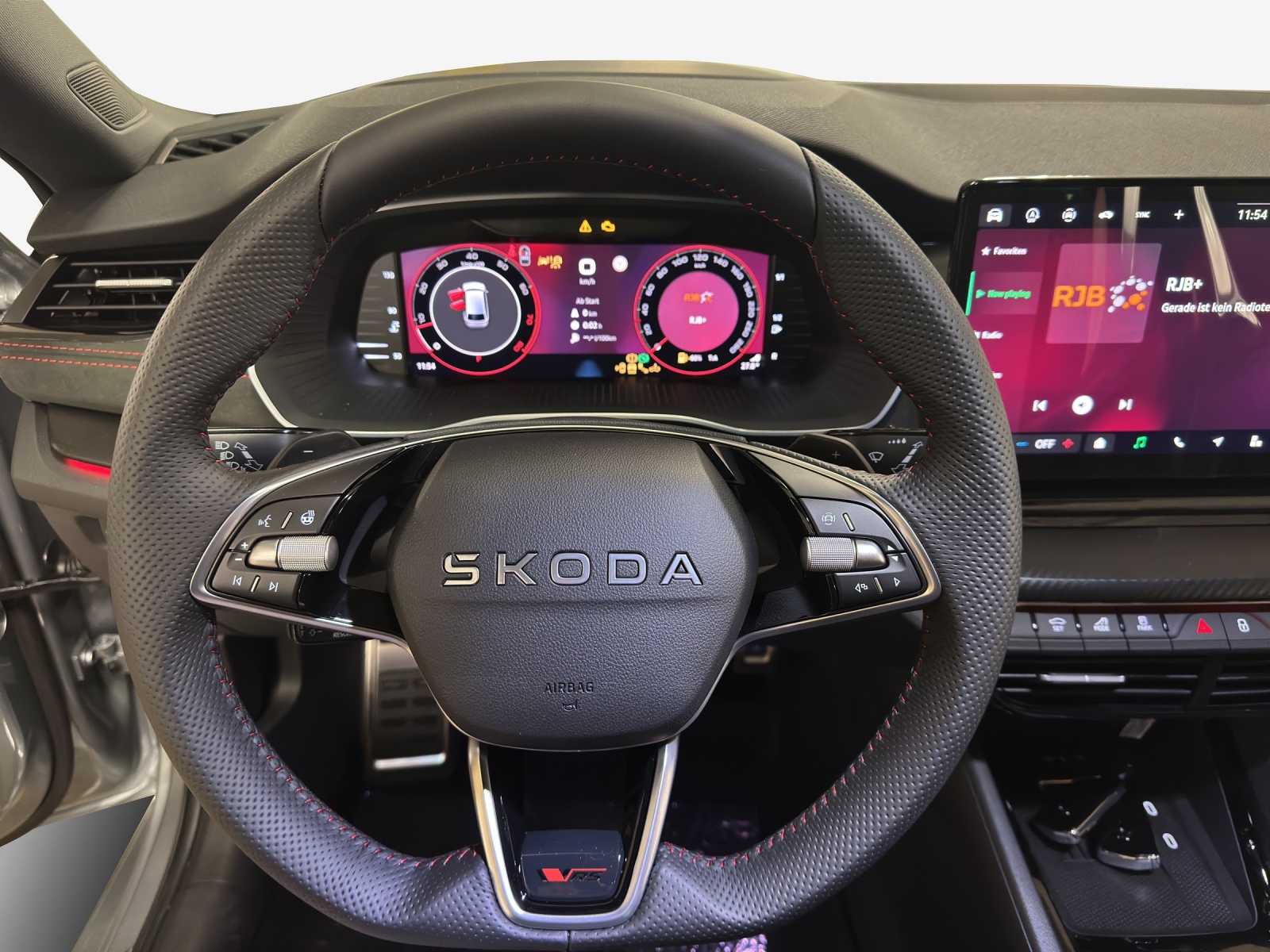 SKODA Octavia Combi 2.0 TSI DSG RS 30 Years Edition-image-11