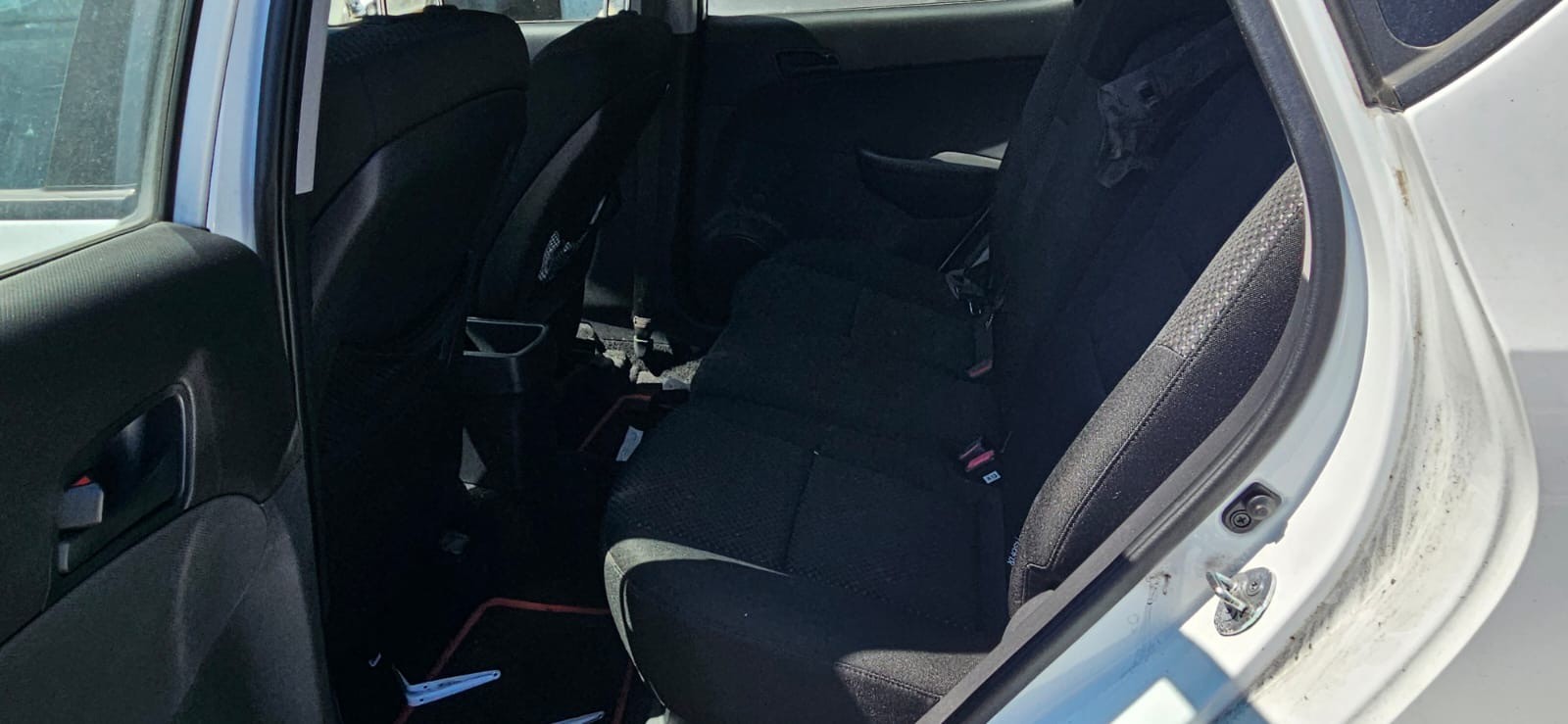 HYUNDAI i30 1.4 Comfort-image-9