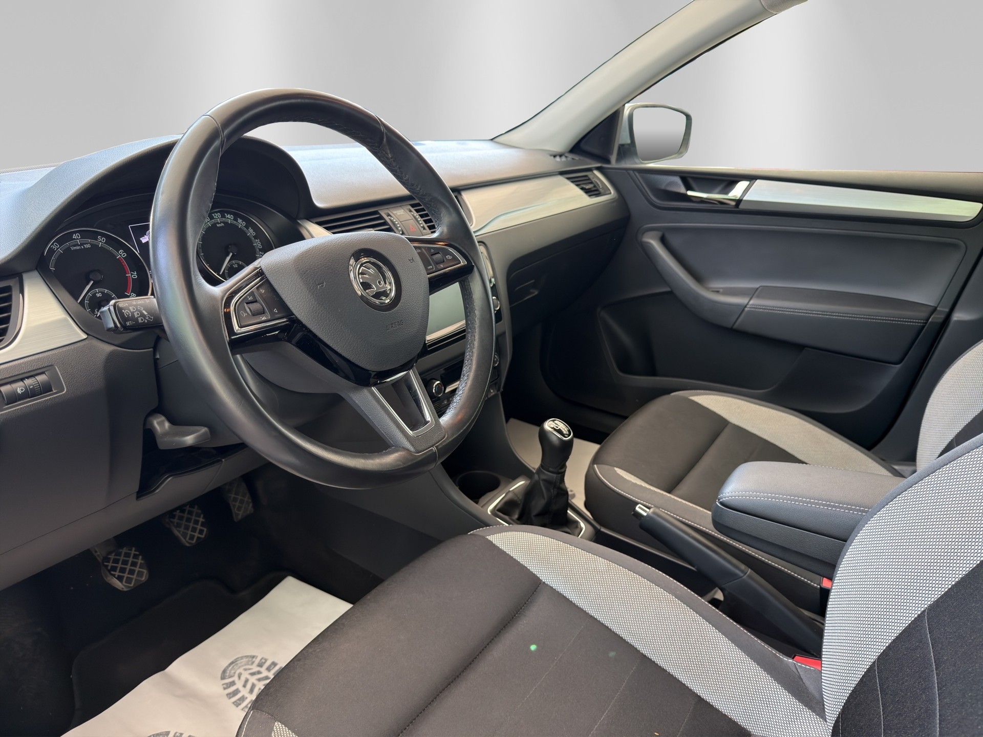 SKODA Rapid Spaceback 1.0 TSI Ambition-image-7