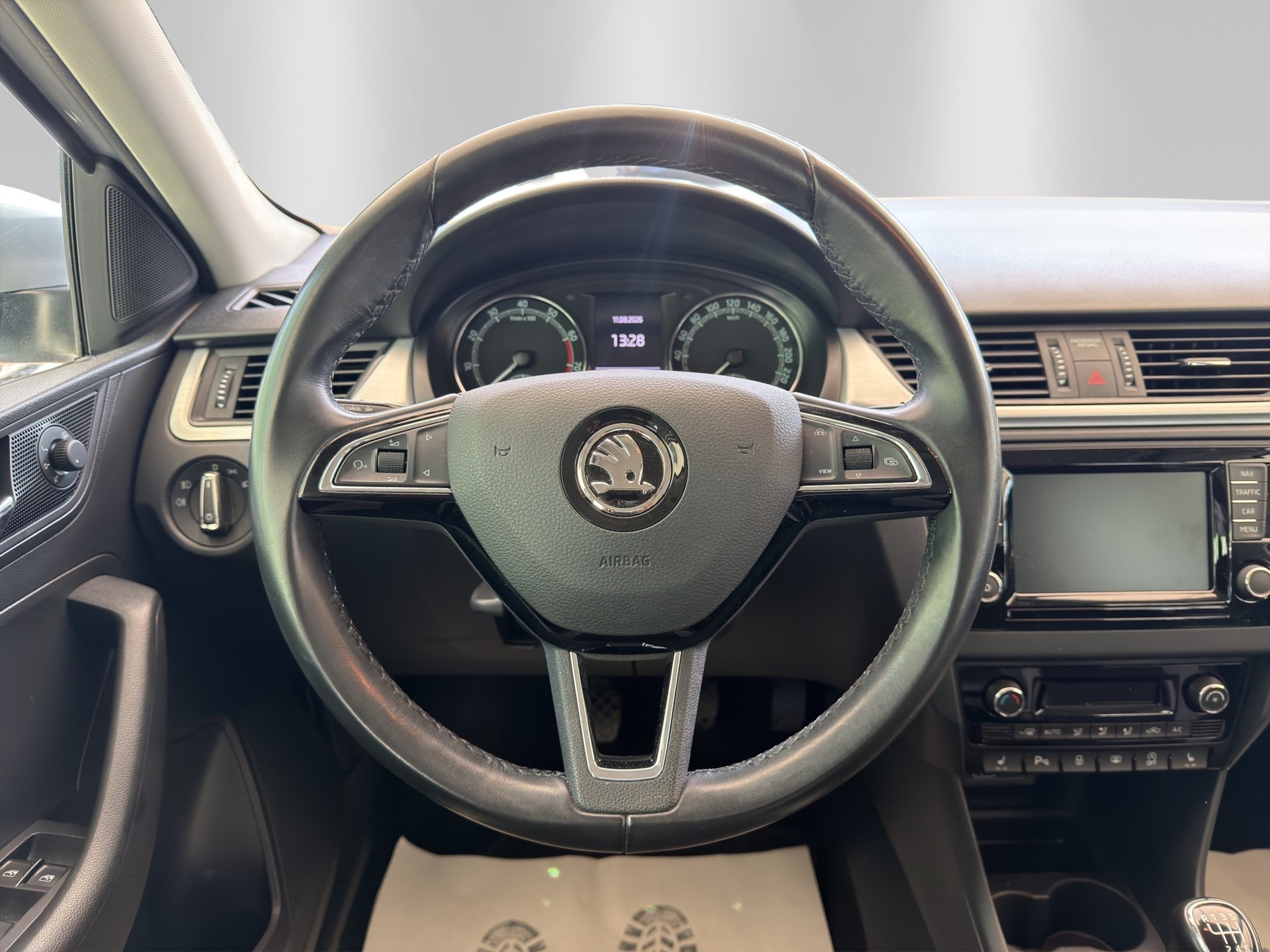 SKODA Rapid Spaceback 1.0 TSI Ambition-image-9