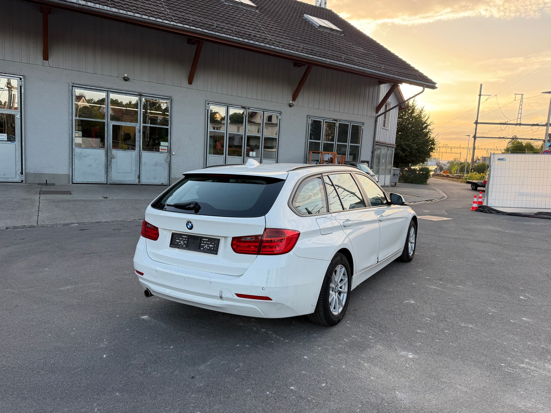 BMW 320d xDrive Touring Steptronic-image-4