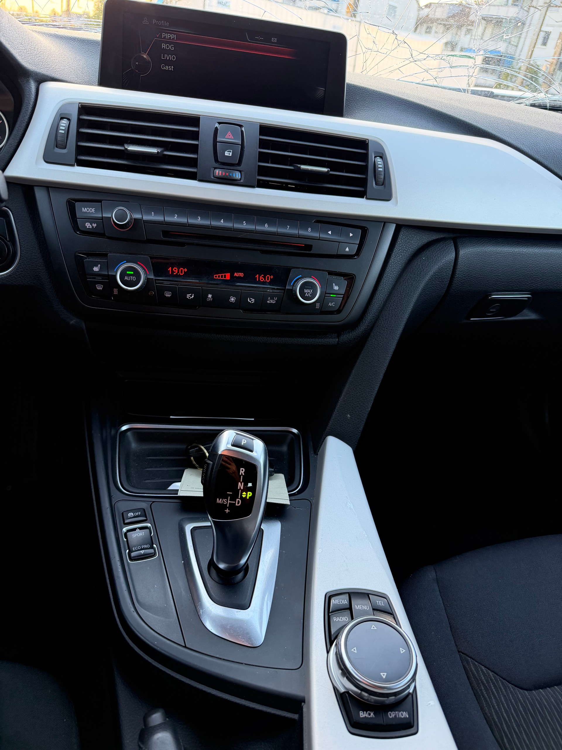 BMW 320d xDrive Touring Steptronic-image-10