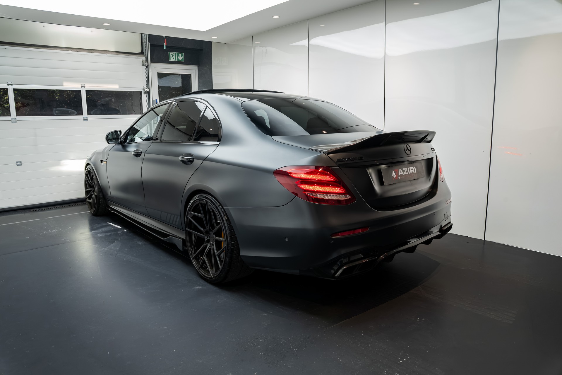 MERCEDES-BENZ E 63 AMG S Edition 1 4Matic Speedshift MCT-image-2