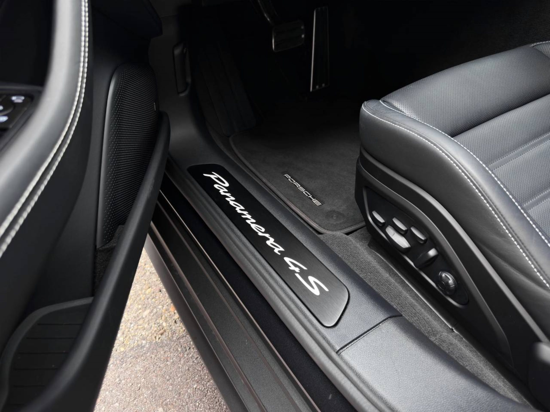 PORSCHE Panamera 4S E-Hybrid-image-16