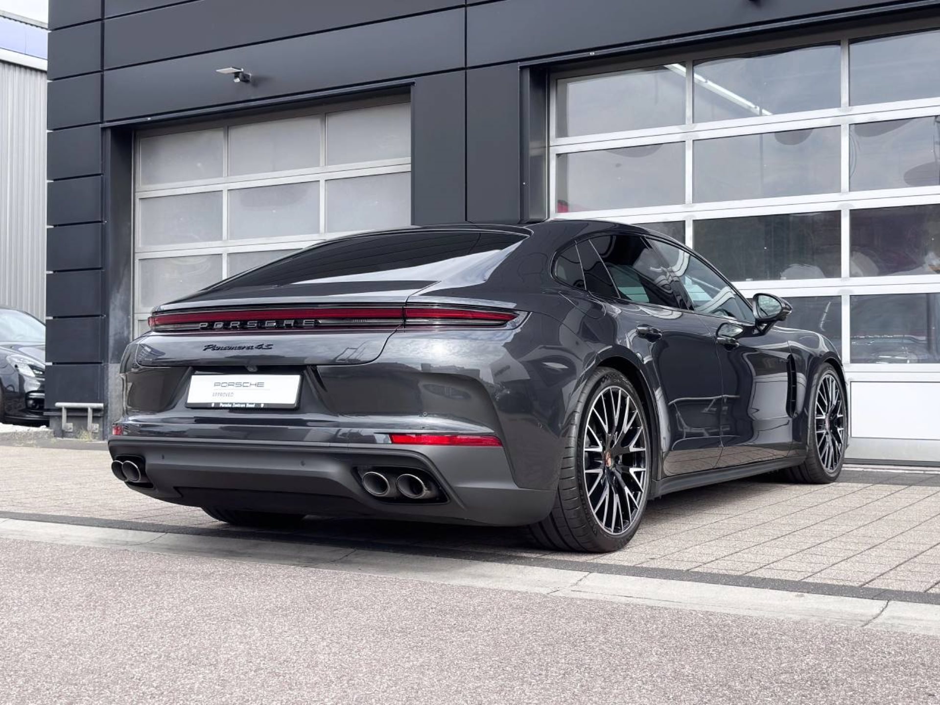 PORSCHE Panamera 4S E-Hybrid-image-10