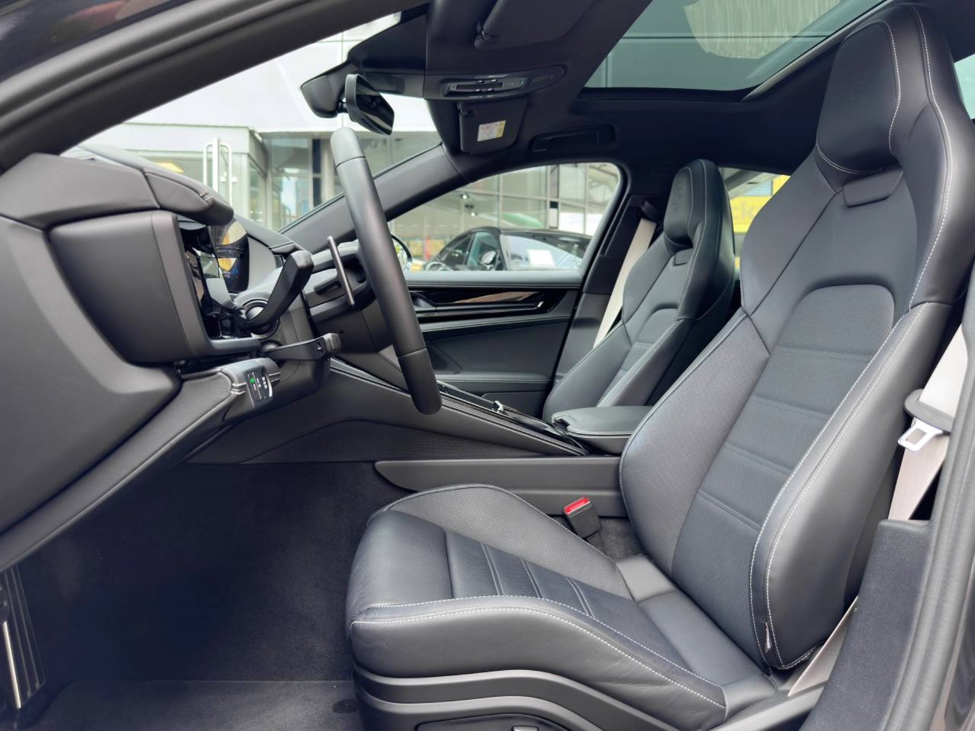 PORSCHE Panamera 4S E-Hybrid-image-4