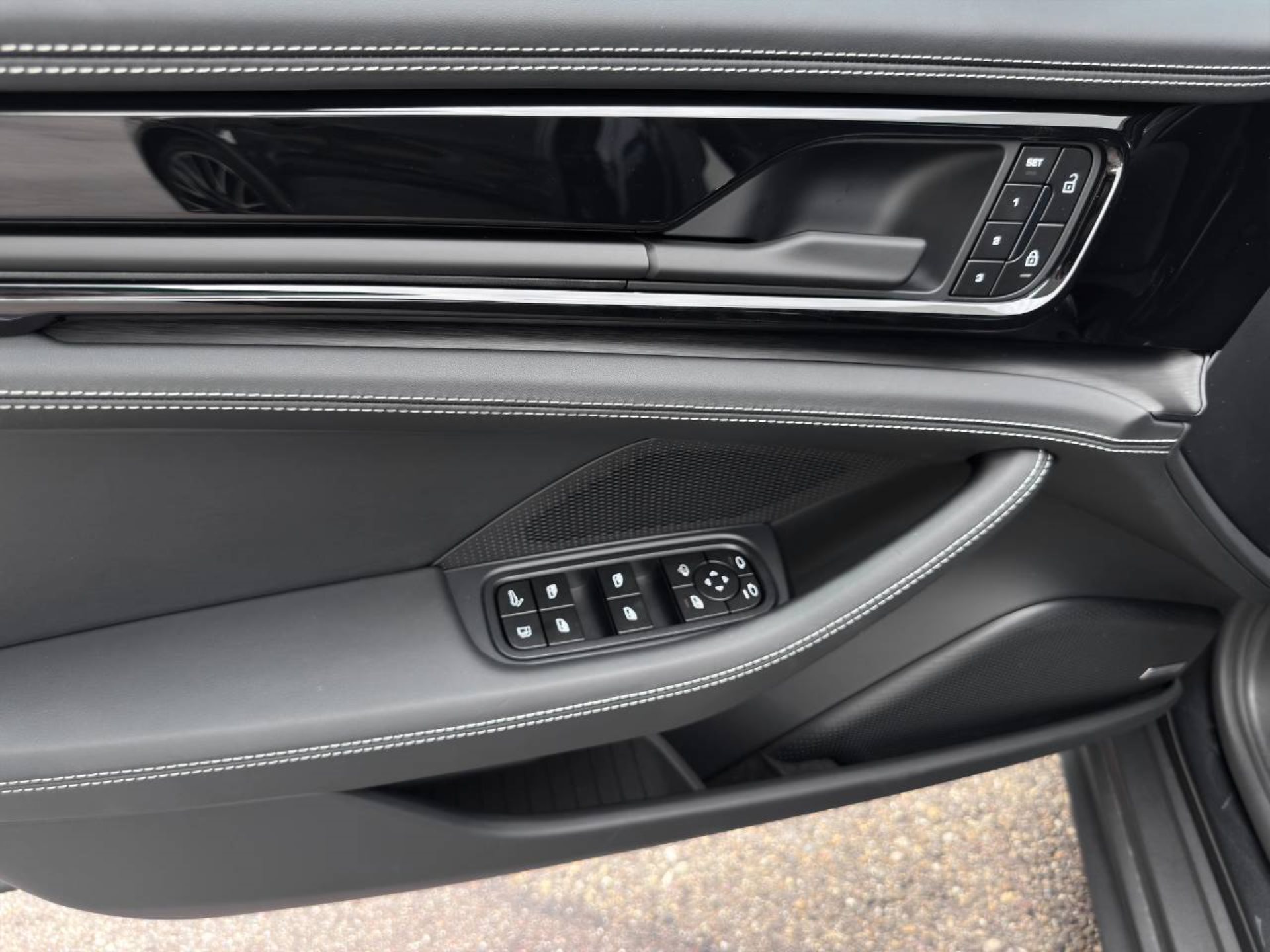 PORSCHE Panamera 4S E-Hybrid-image-17