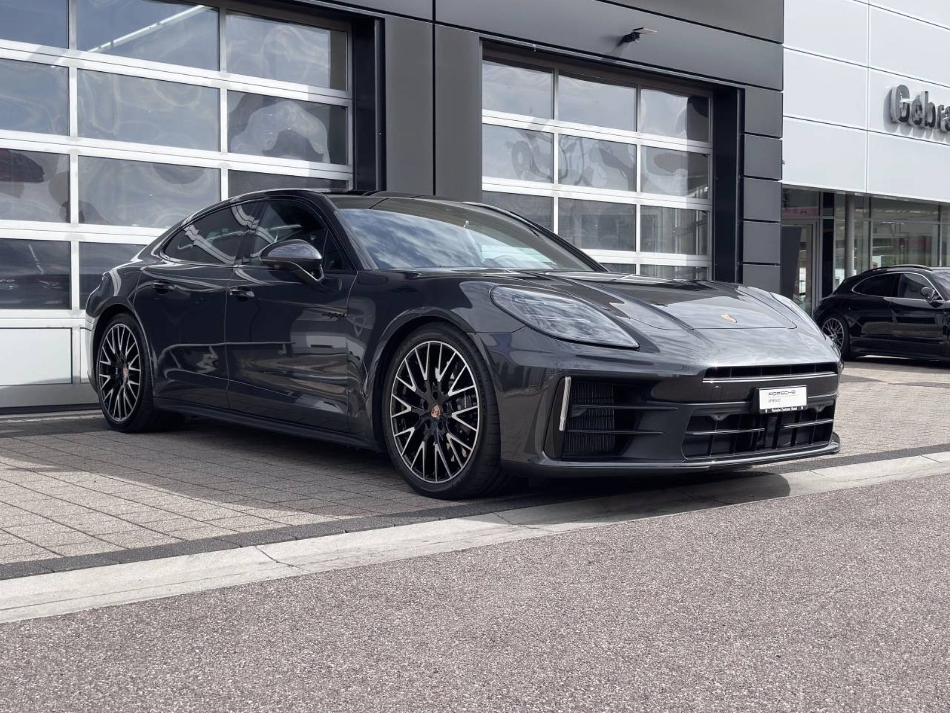 PORSCHE Panamera 4S E-Hybrid-image-8