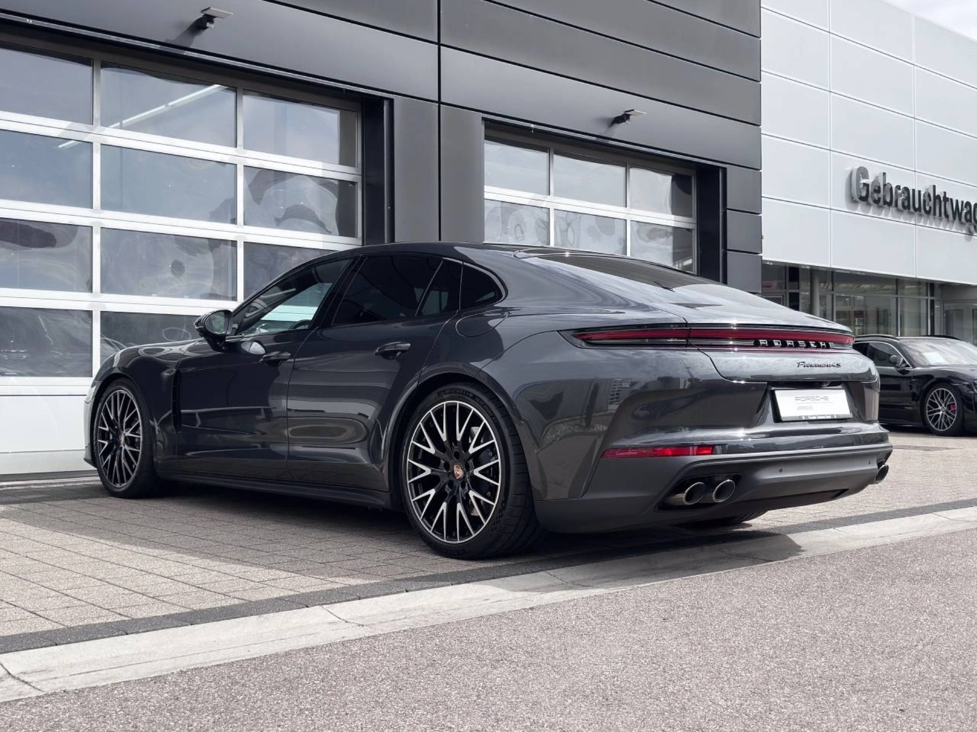PORSCHE Panamera 4S E-Hybrid-image-11