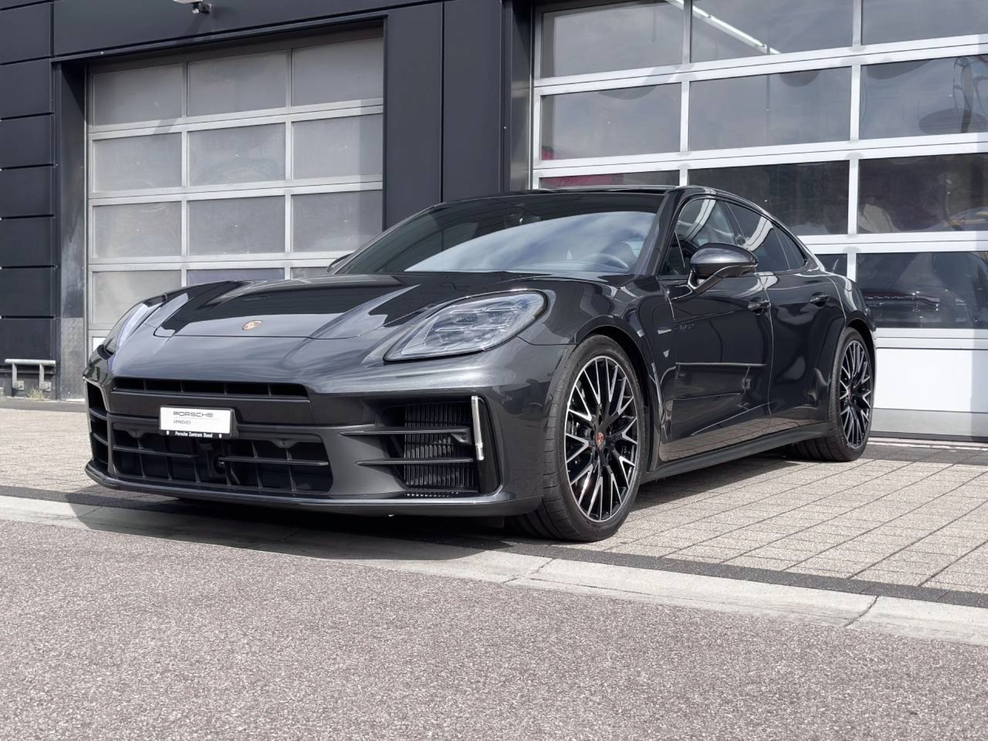 PORSCHE Panamera 4S E-Hybrid-image-9