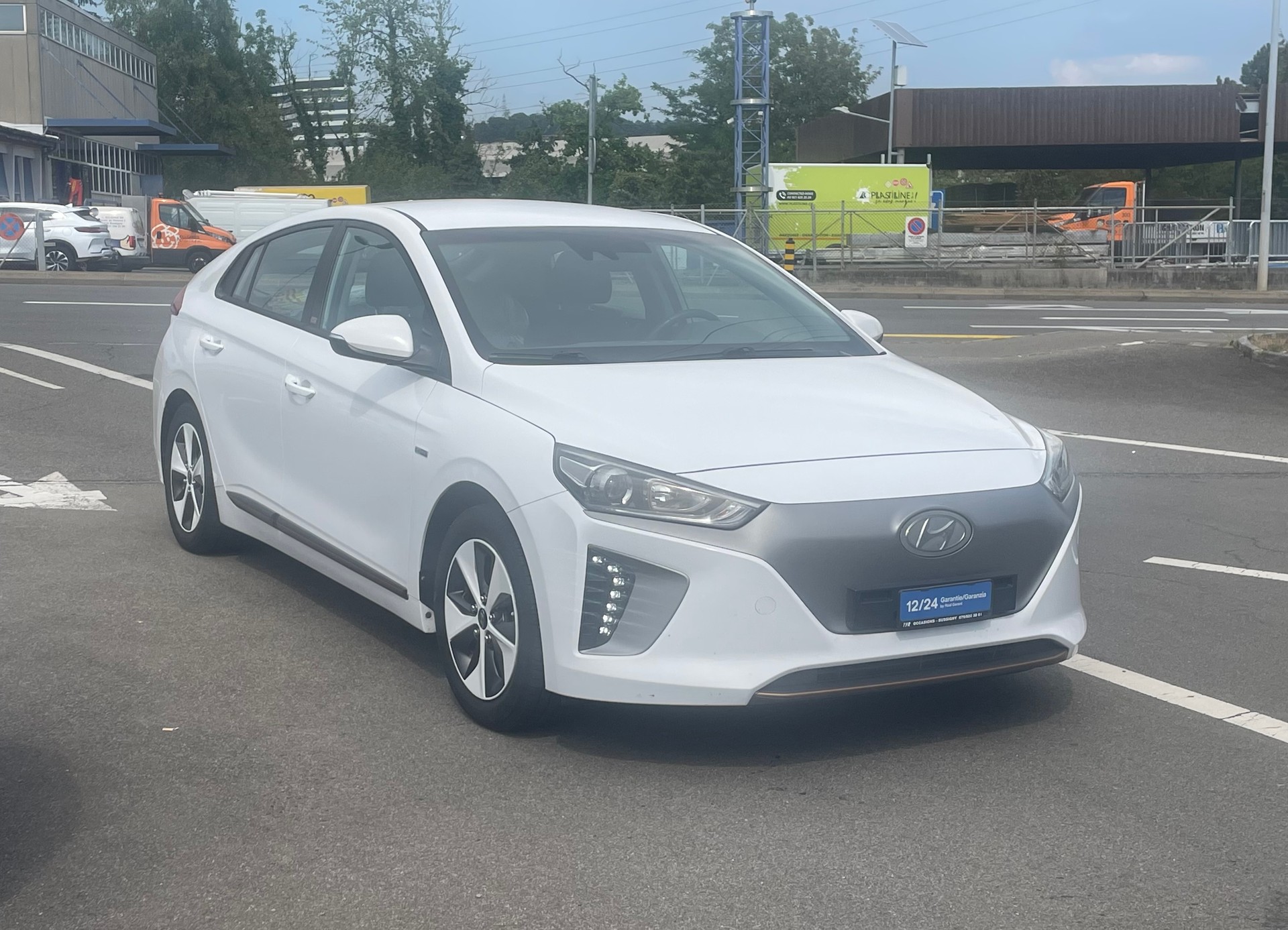 HYUNDAI Ioniq Amplia-showroom-element-2
