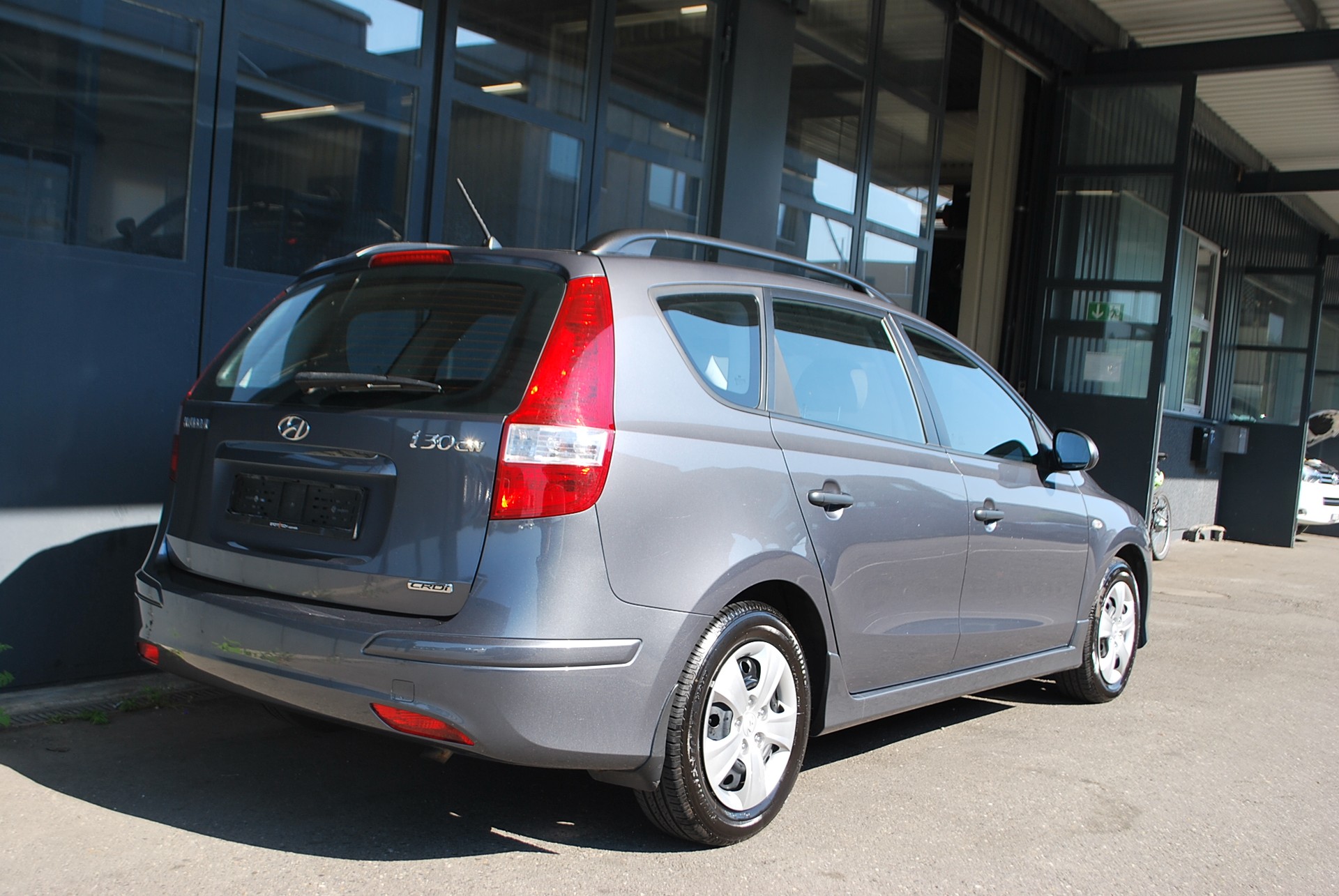 HYUNDAI i30 Wagon 1.6 CRDi Style-image-3