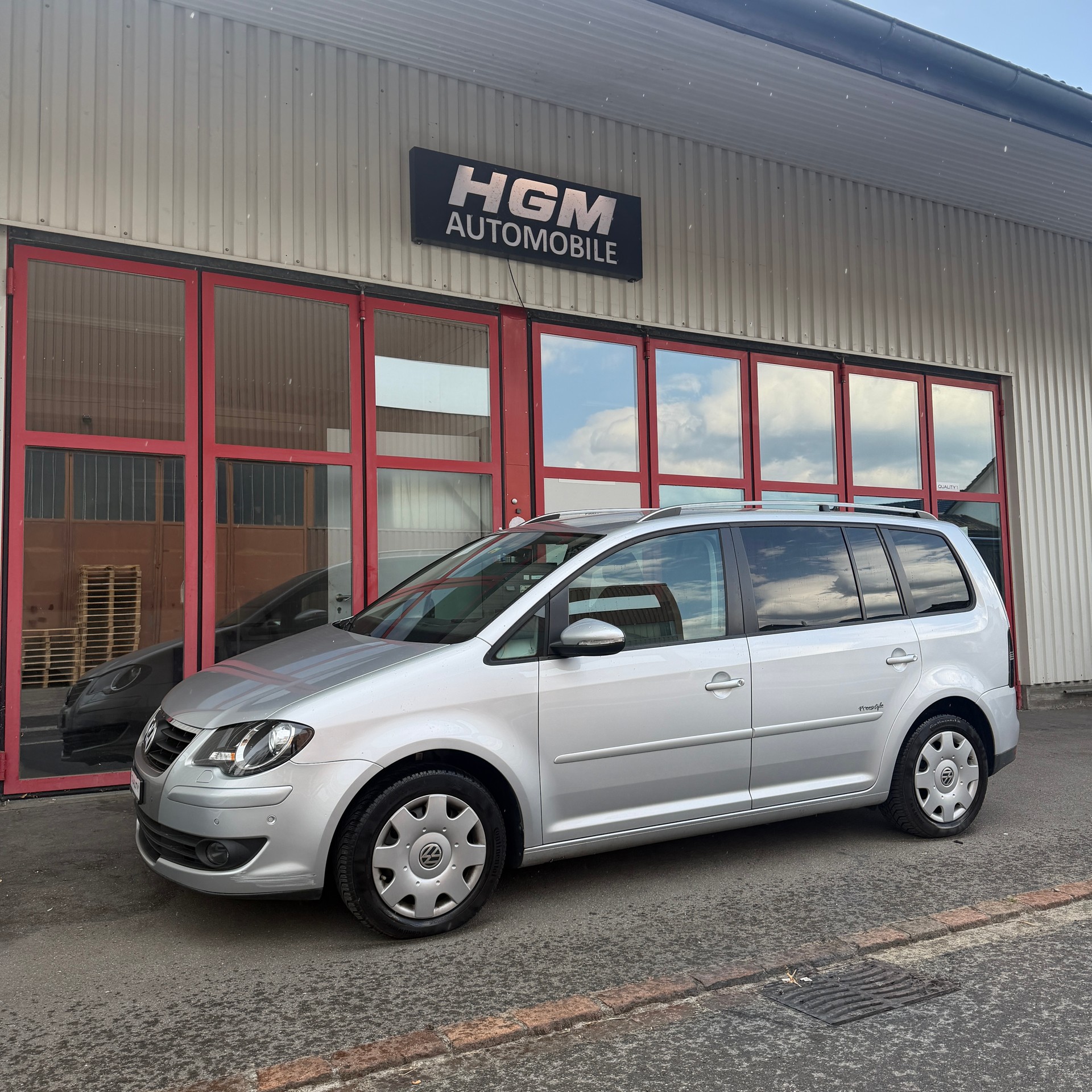 VW Touran 1.4 TSI Highline-image-1