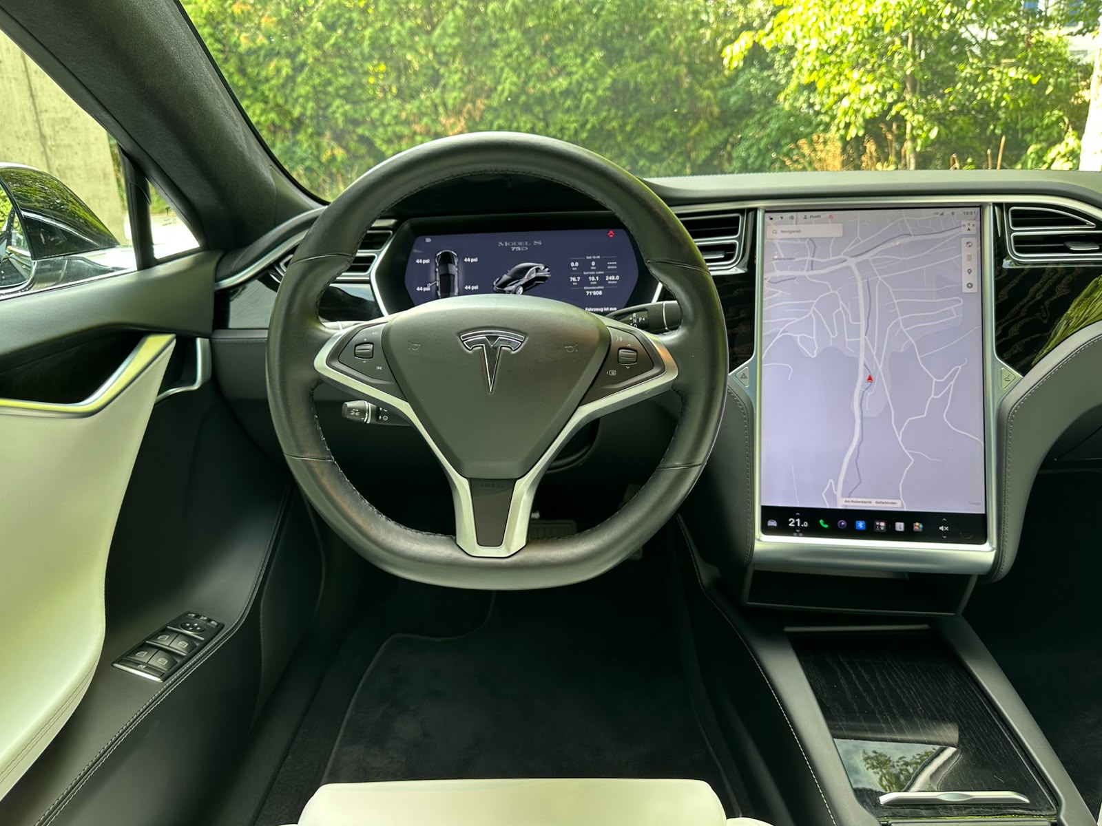 TESLA Model S 75 D-image-19
